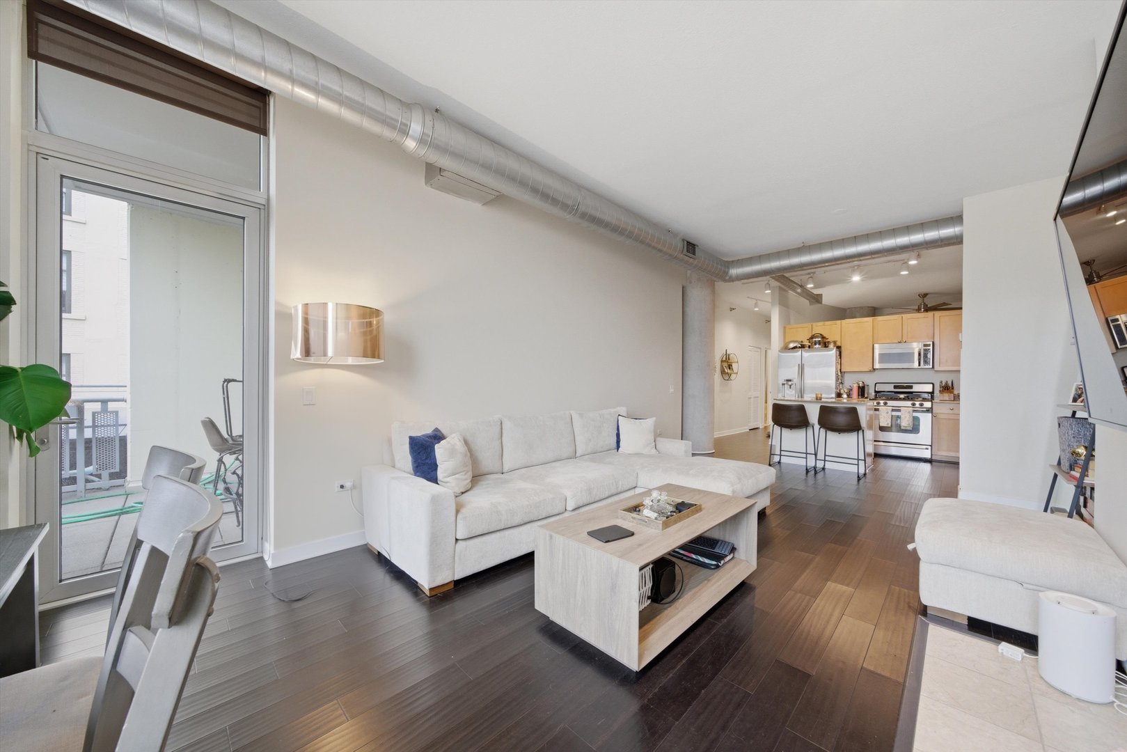720 N Larrabee Street Unit: 712