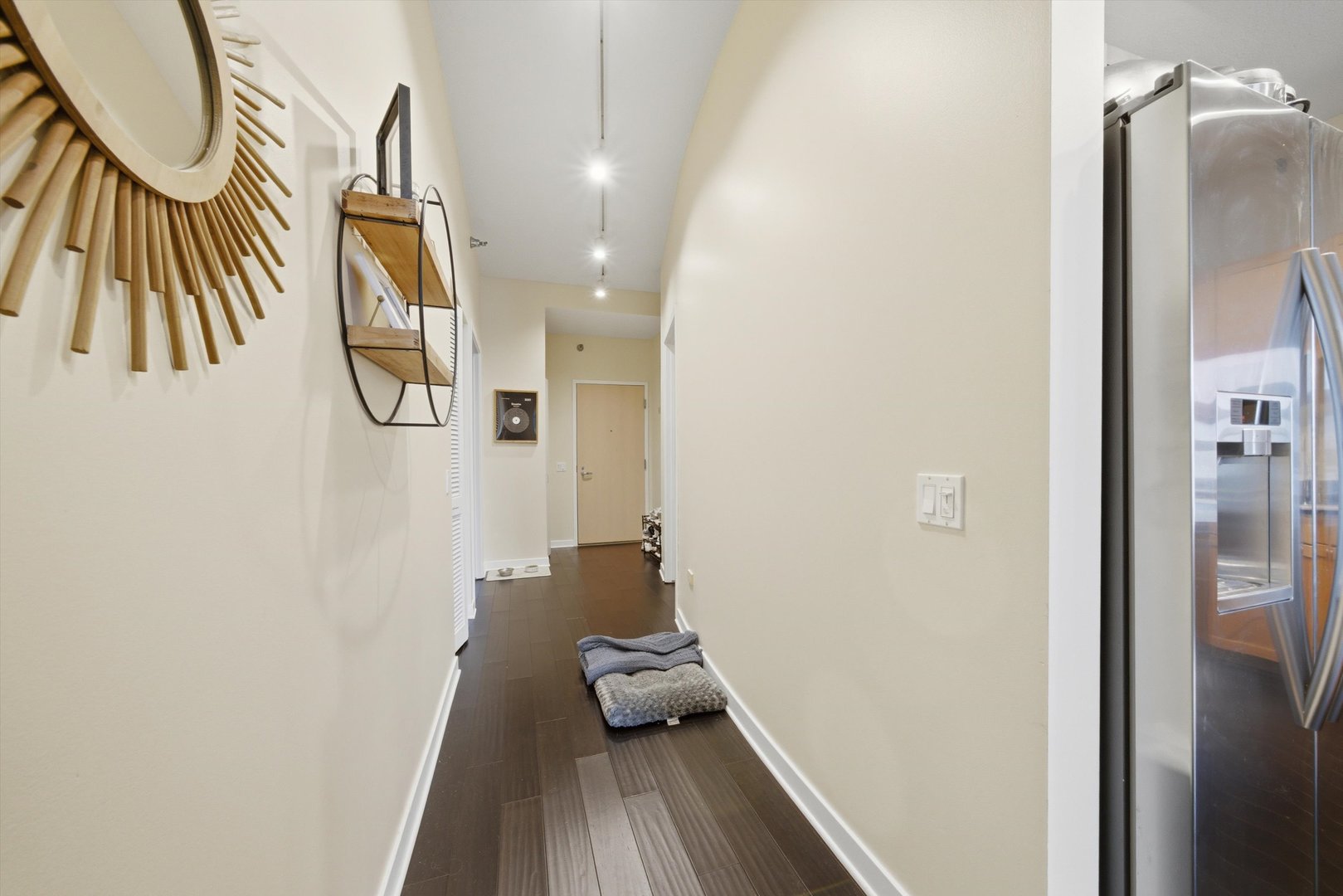 720 N Larrabee Street Unit: 712