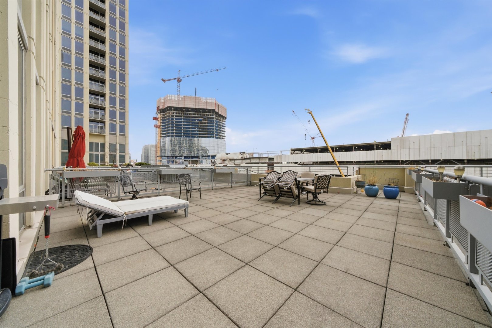 720 N Larrabee Street Unit: 712