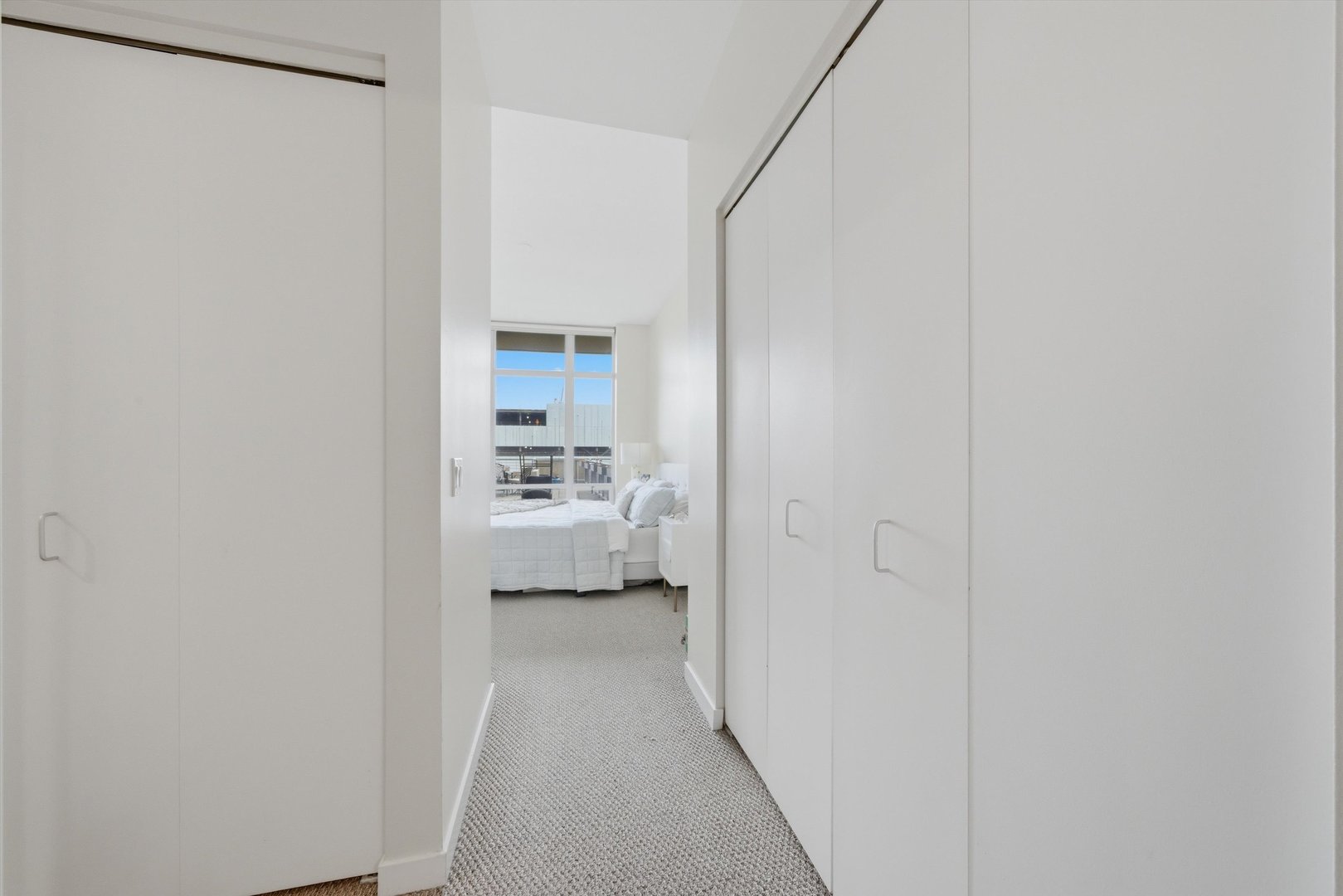 720 N Larrabee Street Unit: 712