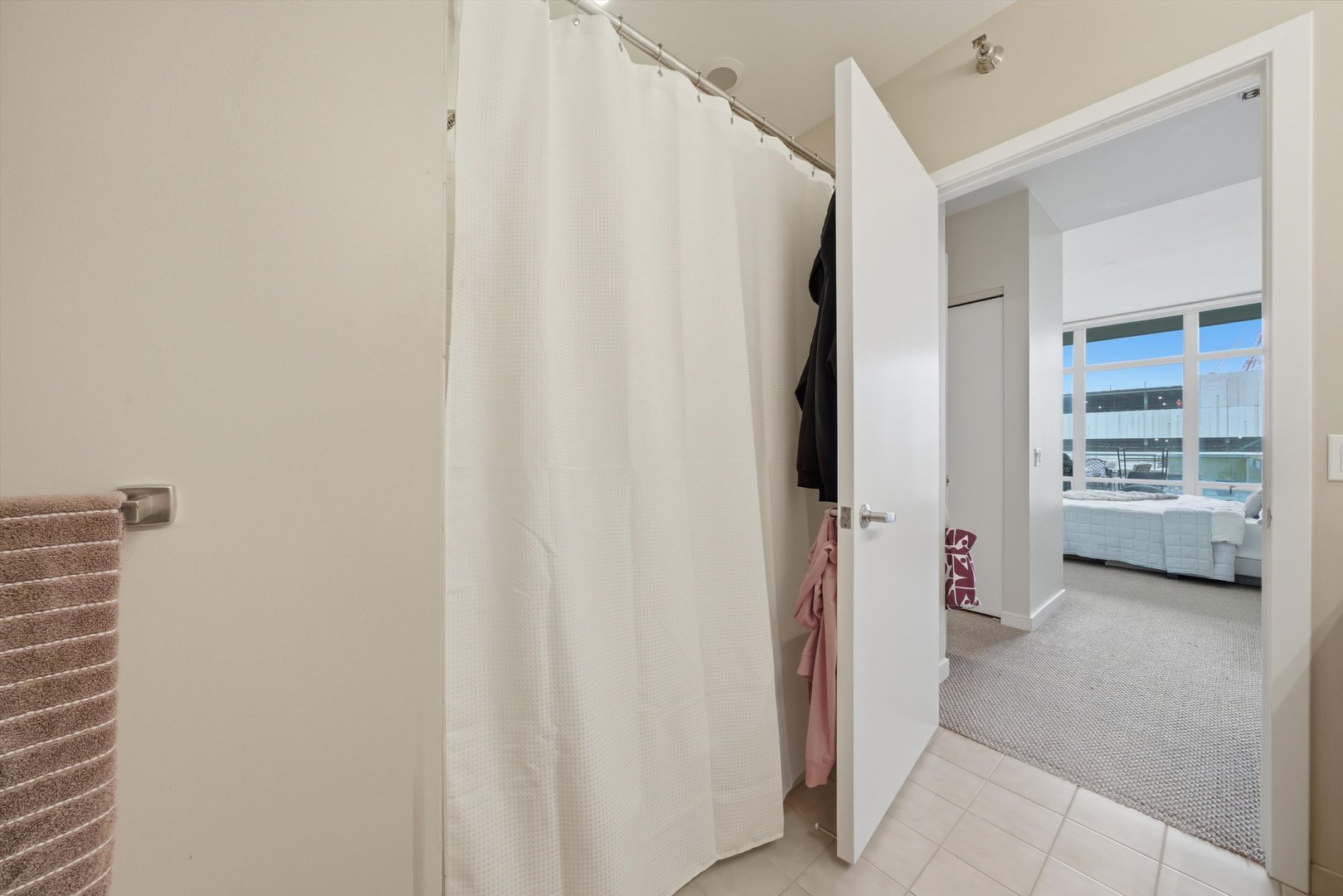 720 N Larrabee Street Unit: 712