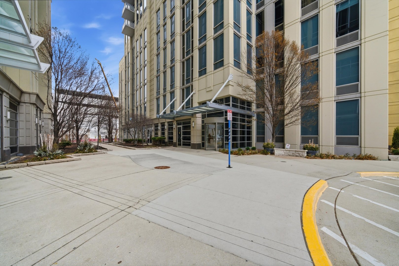 720 N Larrabee Street Unit: 712
