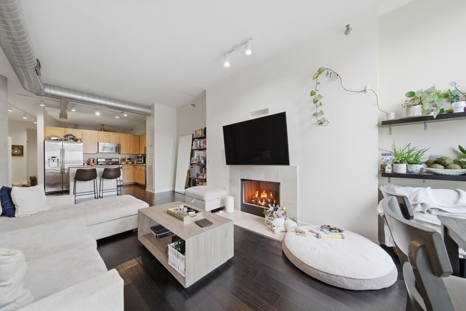 720 N Larrabee Street Unit: 712