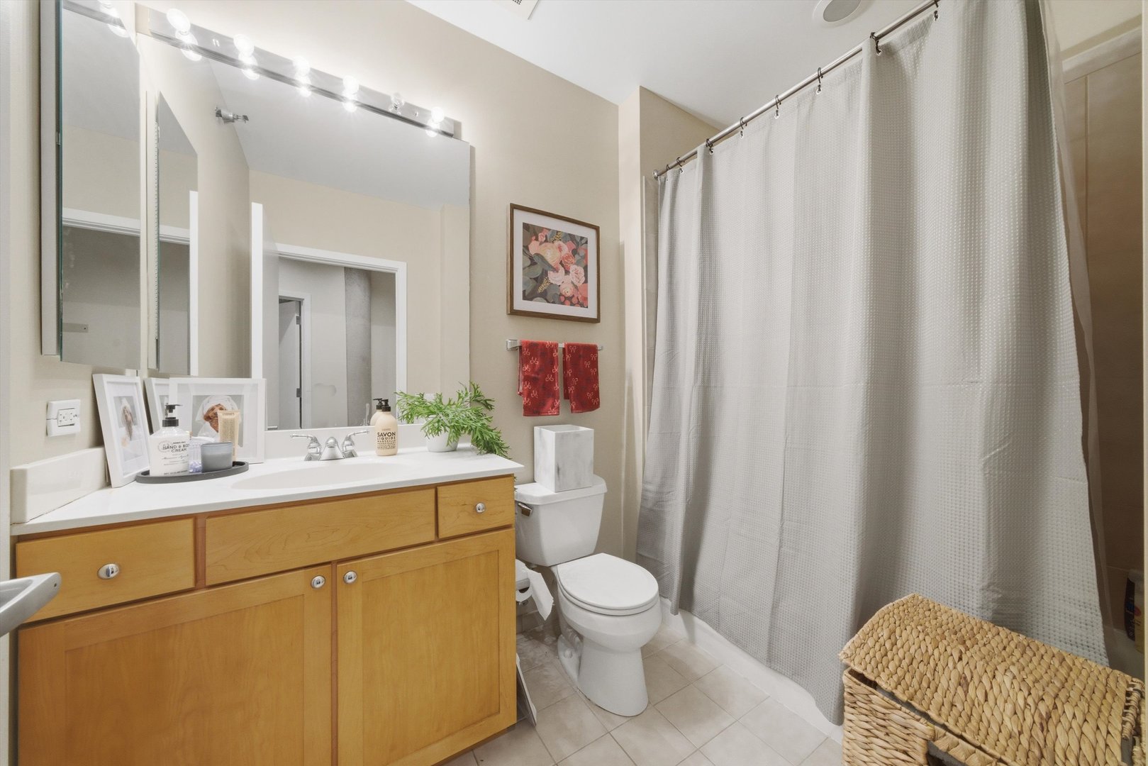 720 N Larrabee Street Unit: 712
