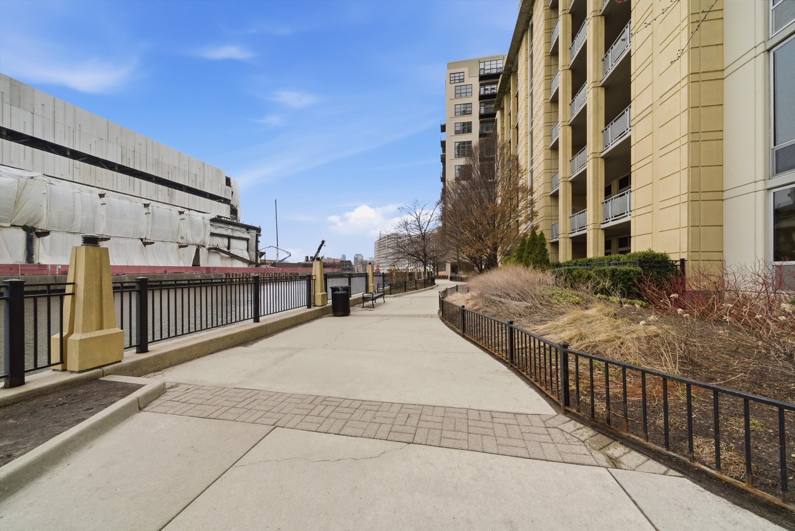 720 N Larrabee Street Unit: 712