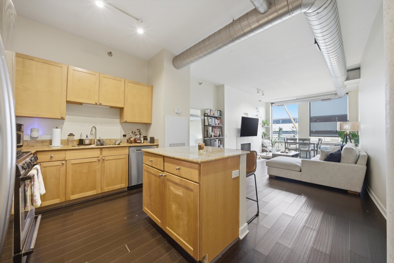 720 N Larrabee Street Unit: 712