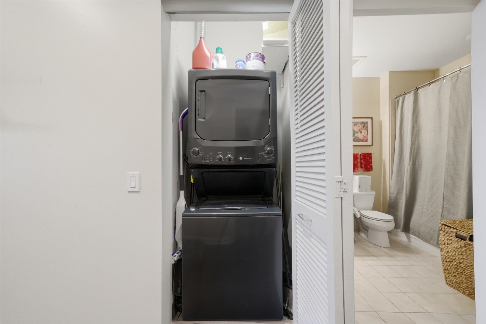 720 N Larrabee Street Unit: 712