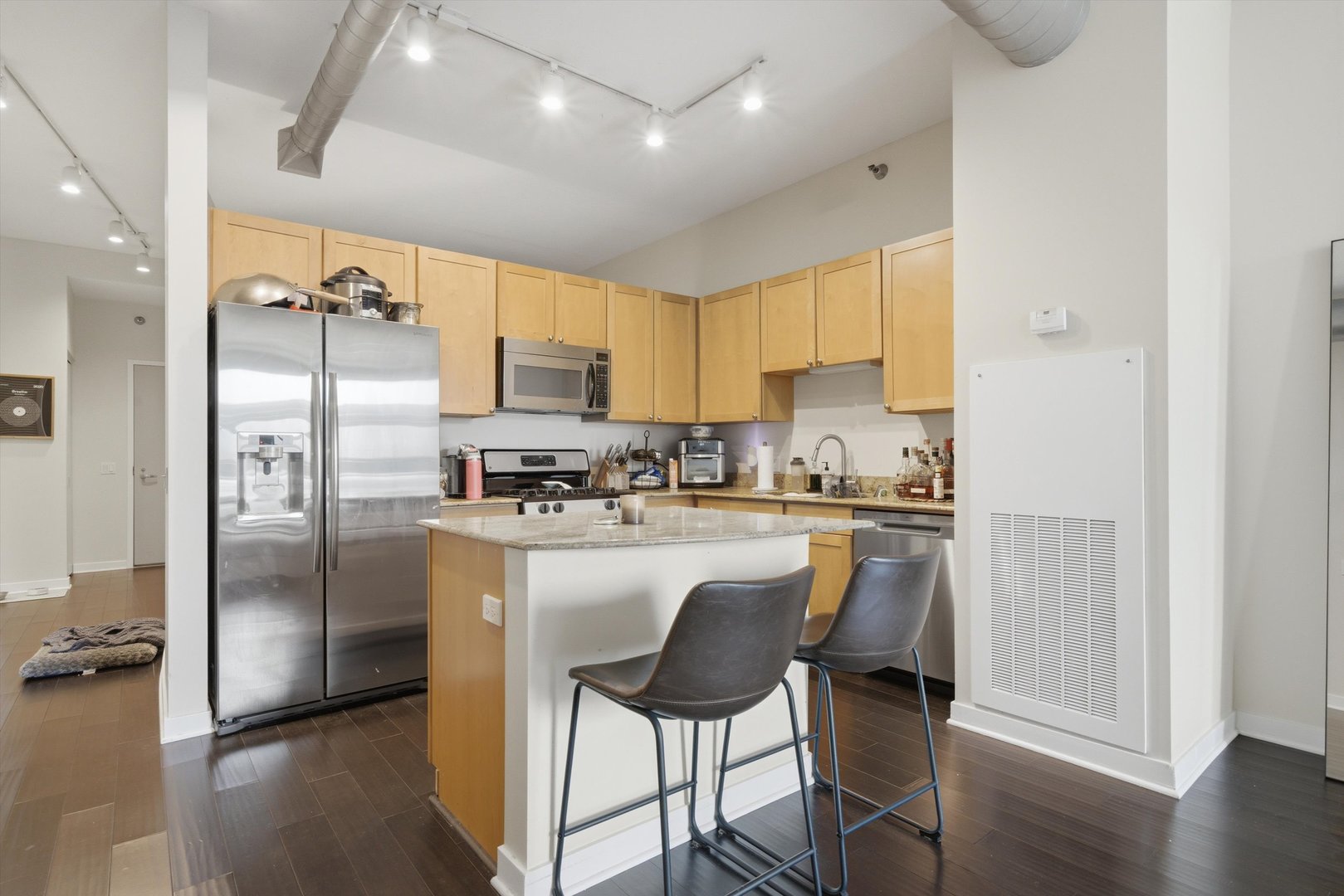 720 N Larrabee Street Unit: 712