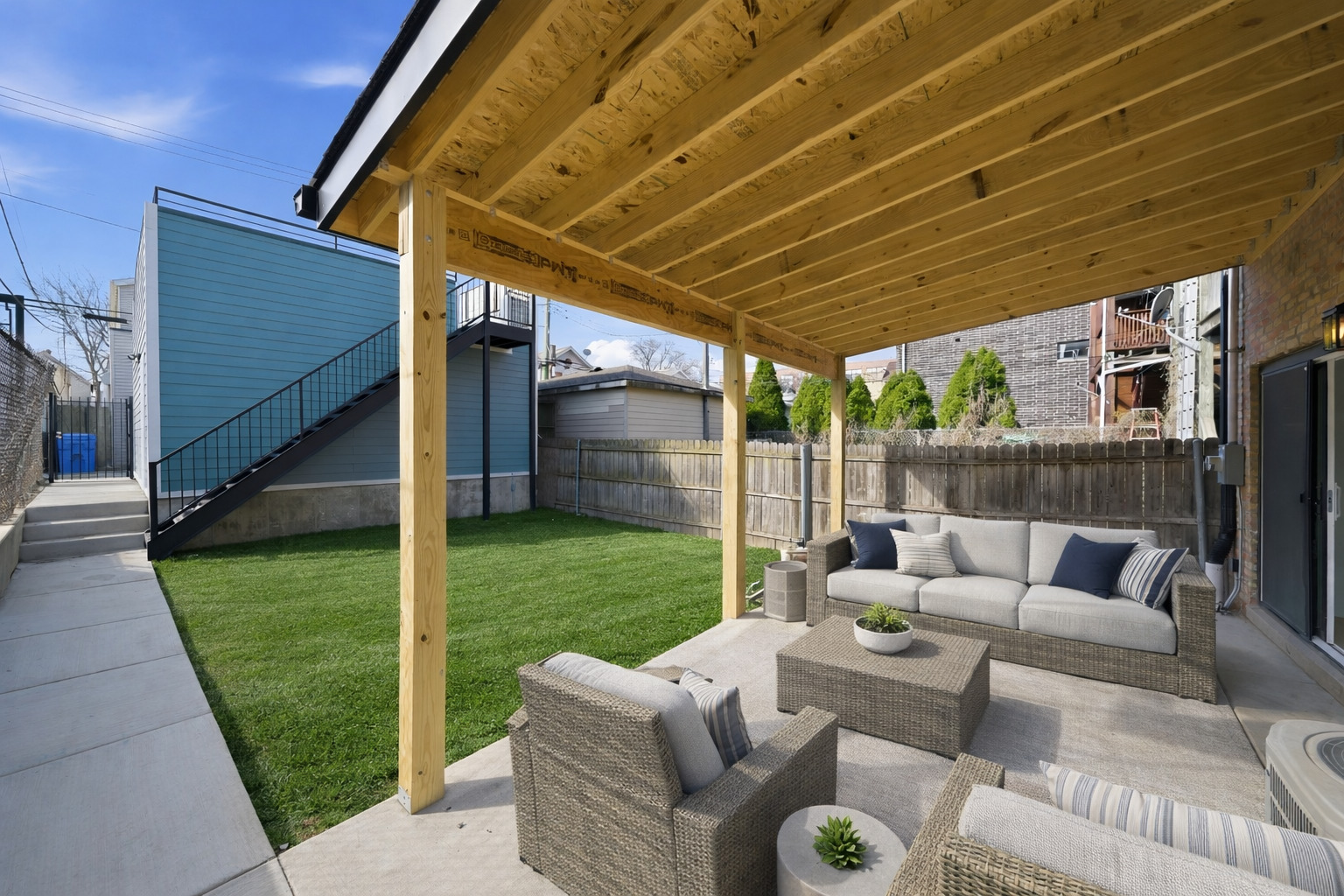 2625 W Armitage Avenue