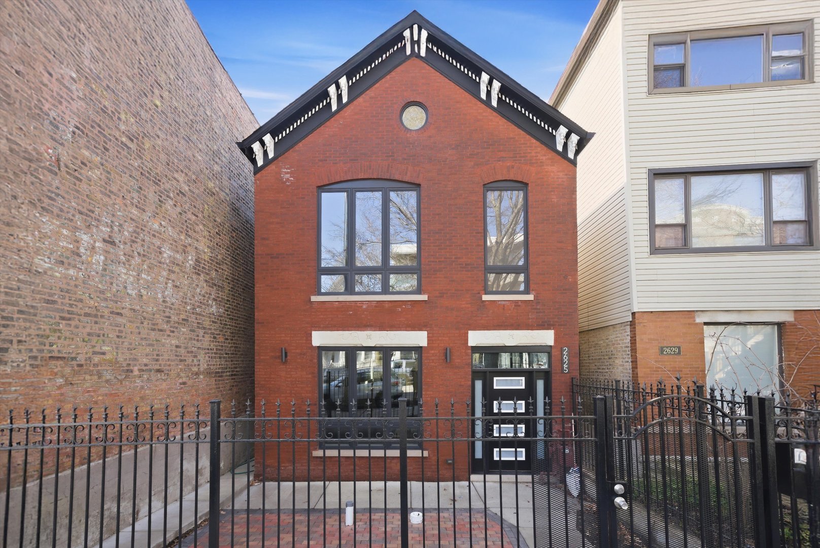 2625 W Armitage Avenue