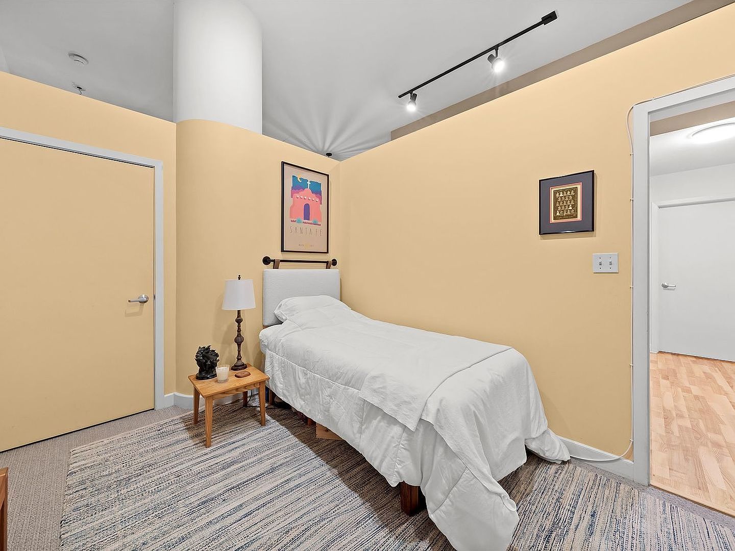211 E Ohio Street Unit: 307