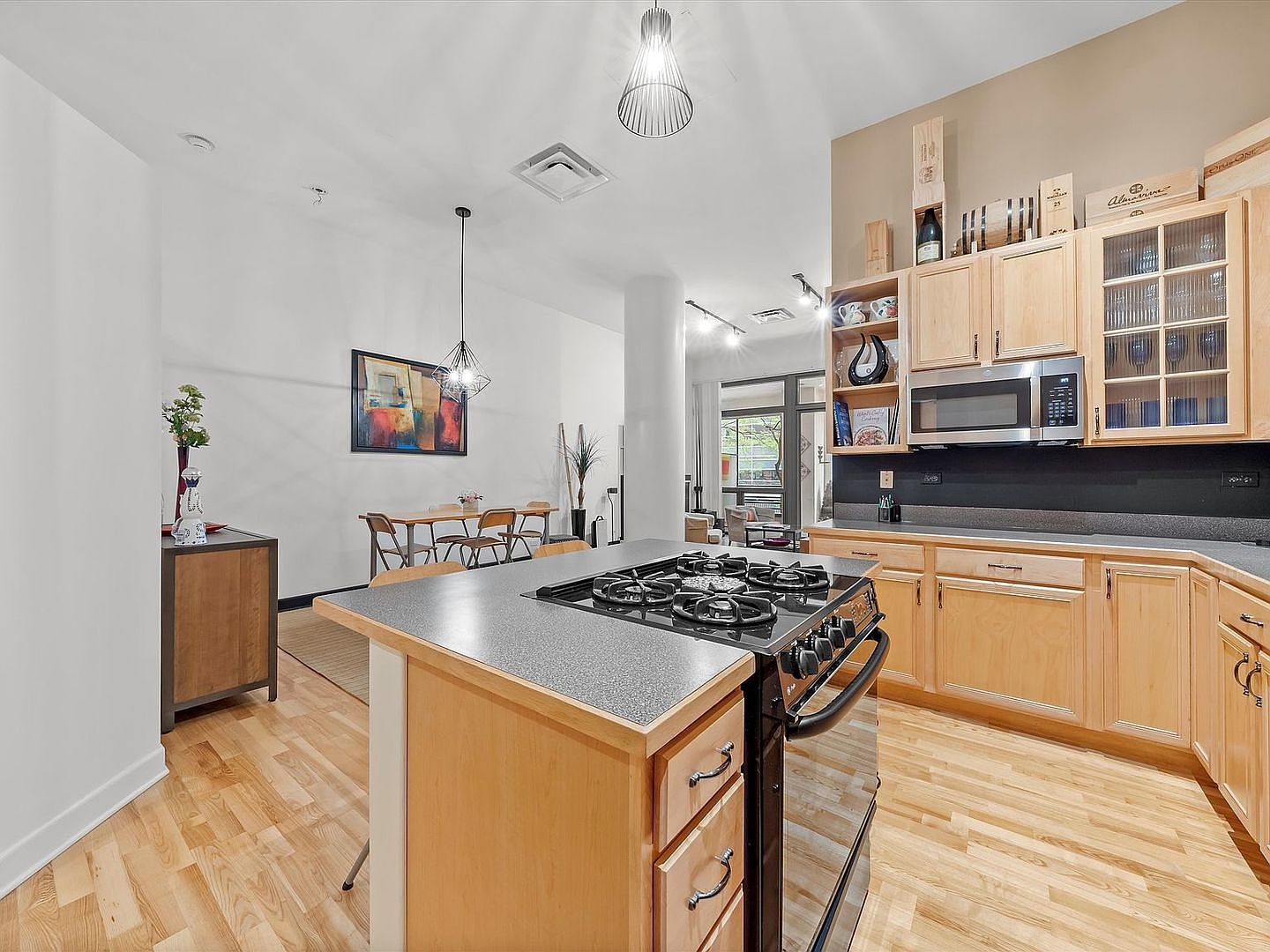 211 E Ohio Street Unit: 307