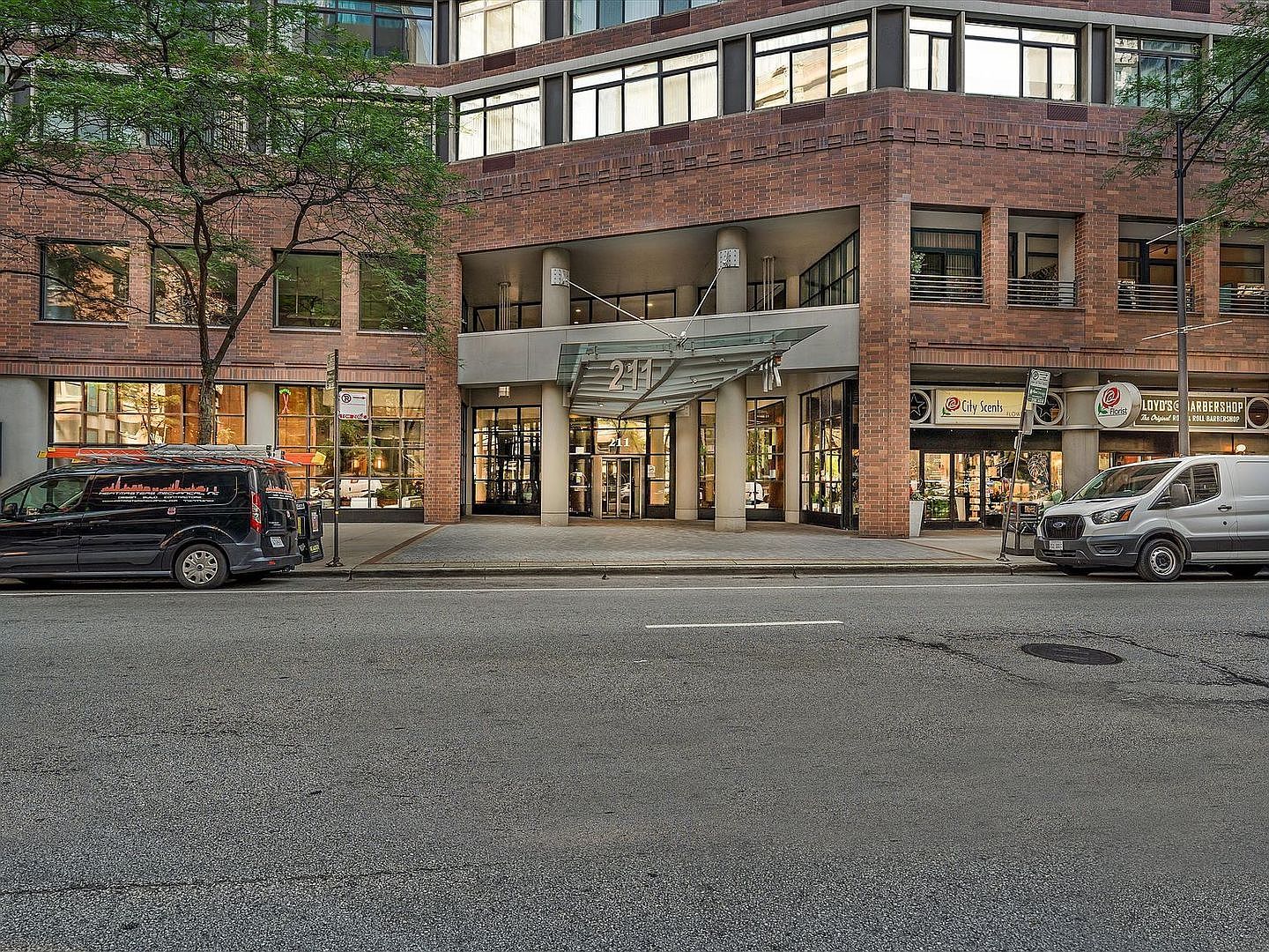 211 E Ohio Street Unit: 307