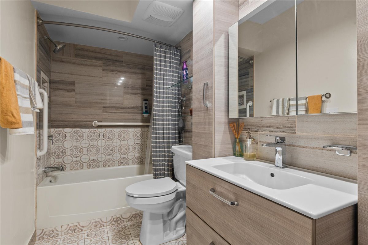 9200 N East Prairie Road Unit: 203