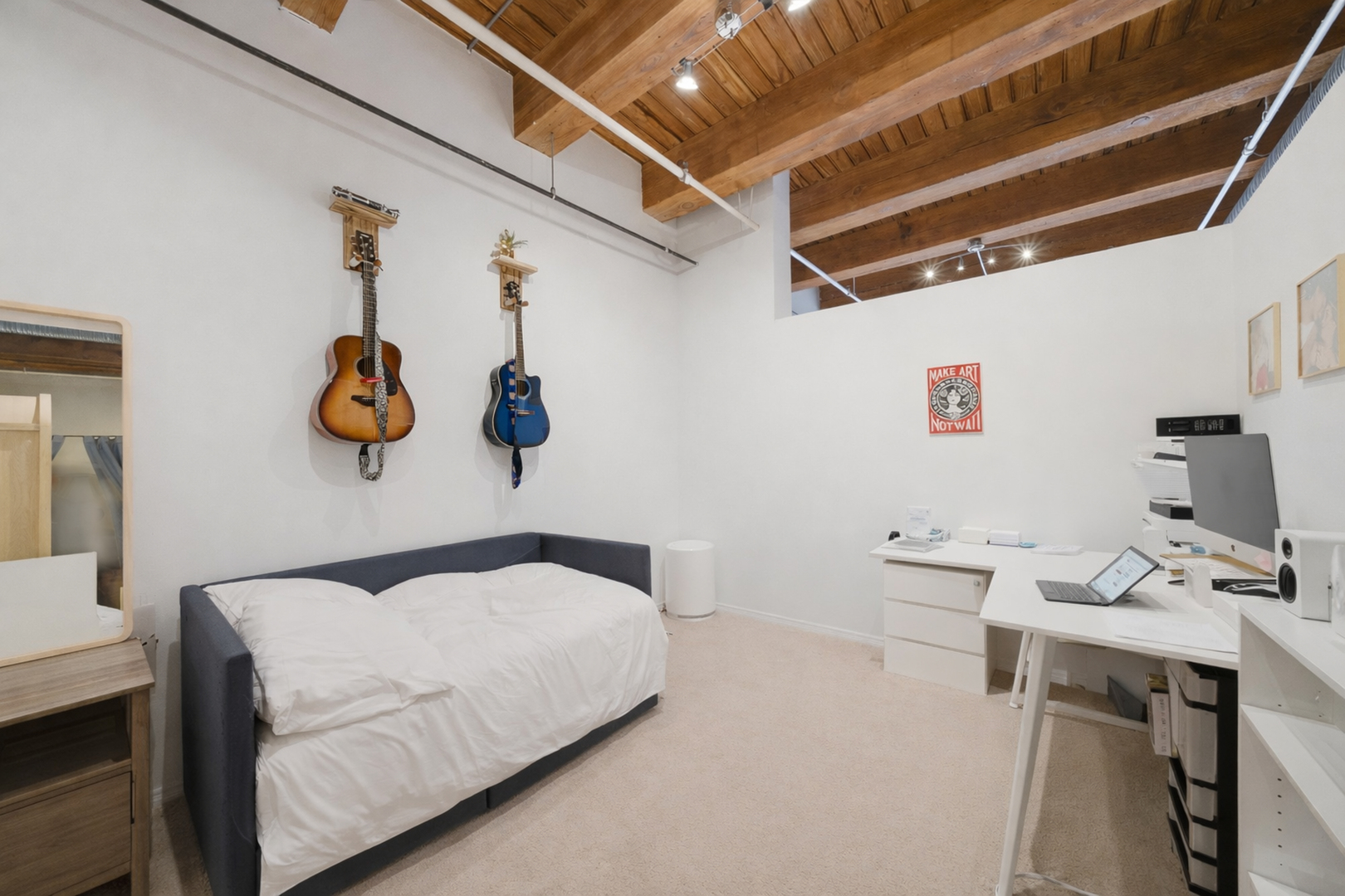 360 W Illinois Street Unit: 306