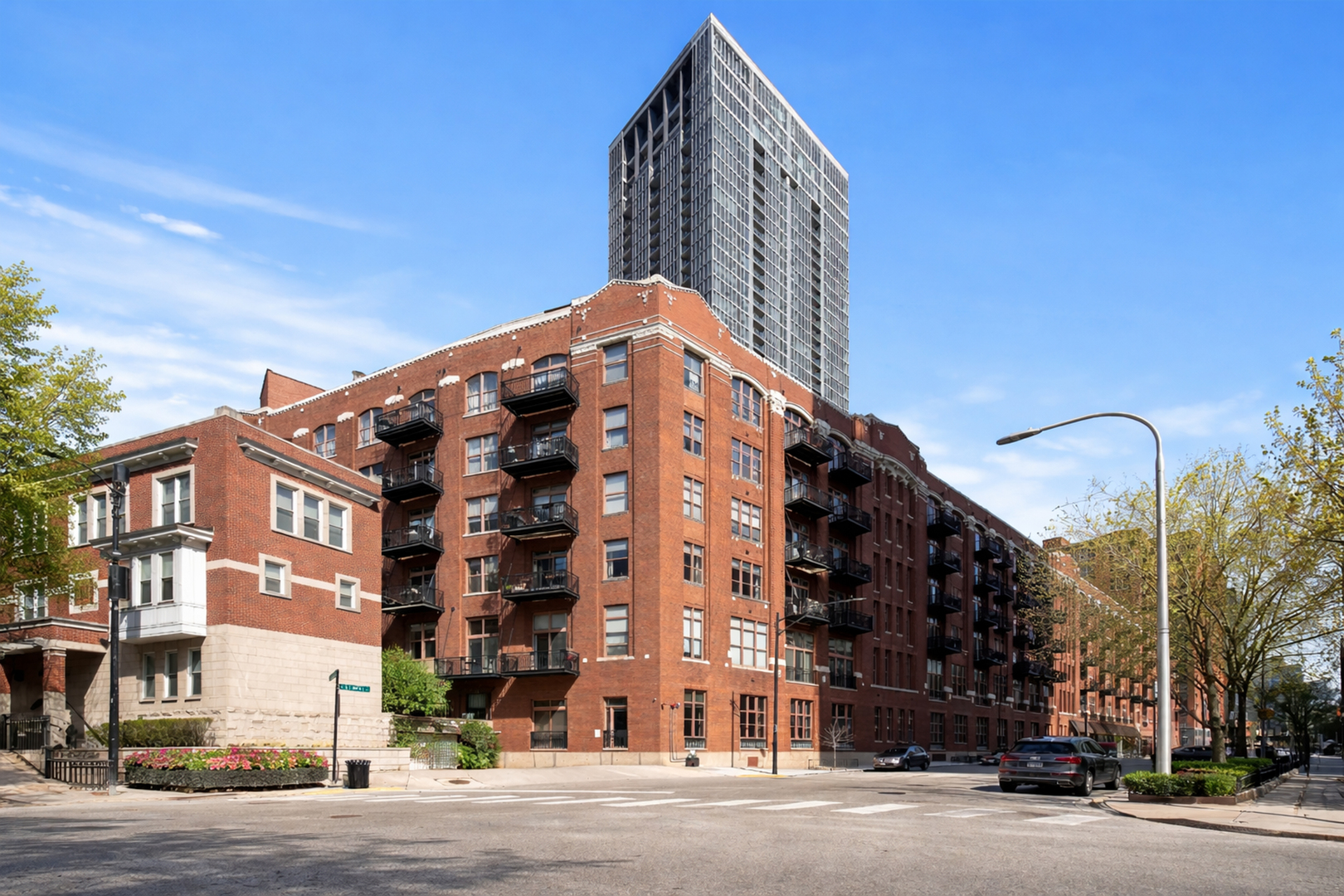 360 W Illinois Street Unit: 306