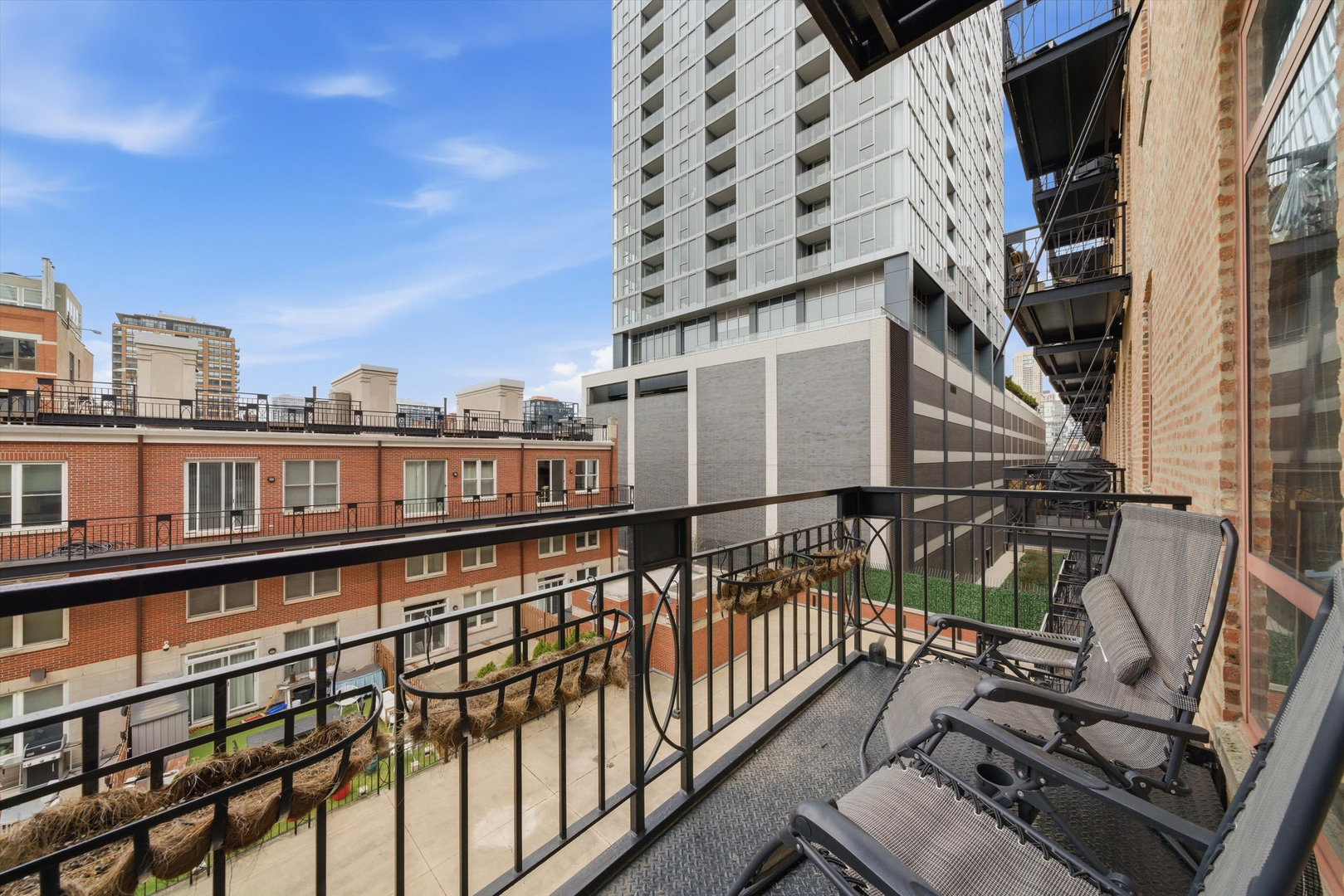360 W Illinois Street Unit: 306