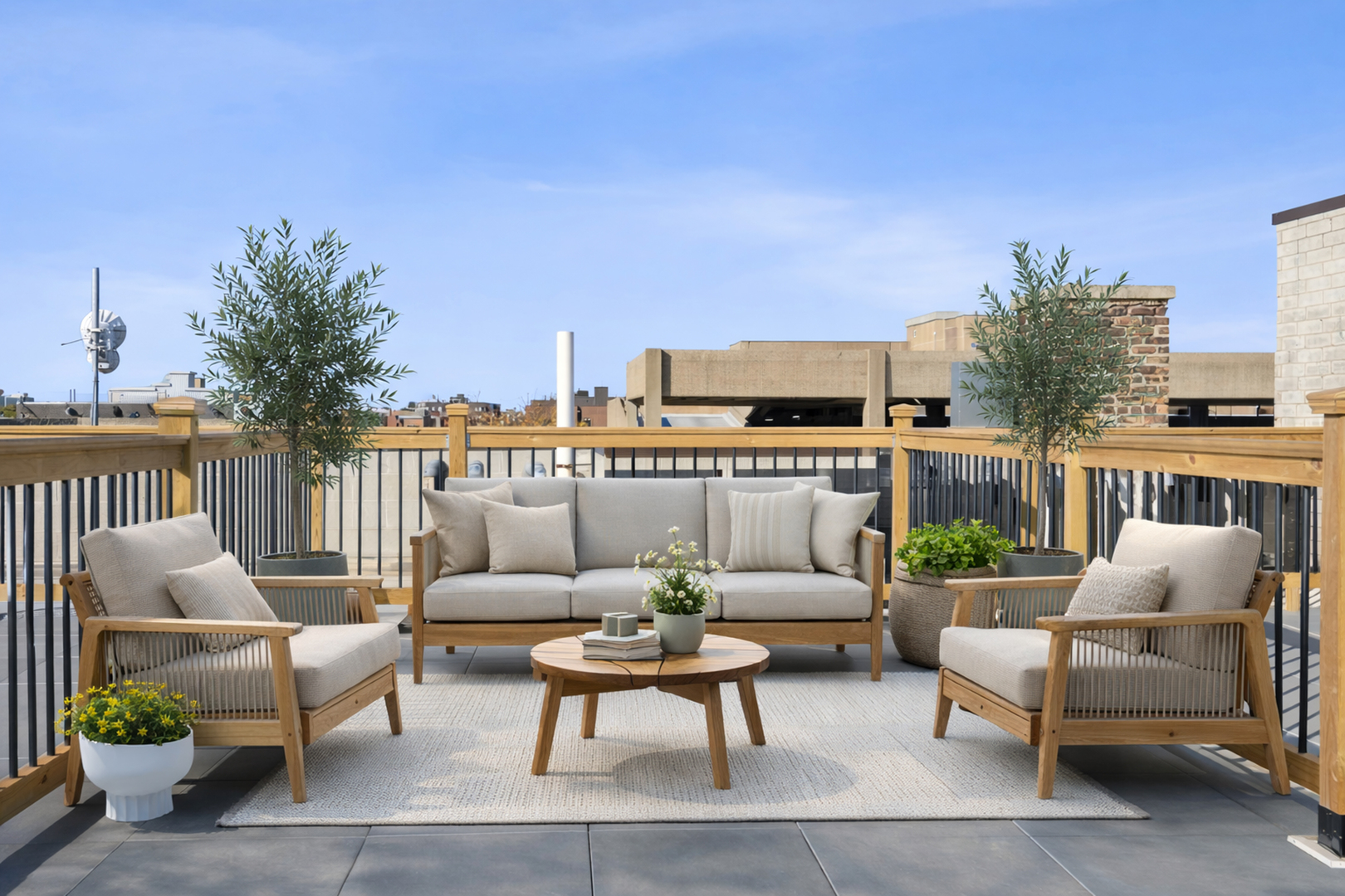 1355 N Western Avenue Unit: 2B