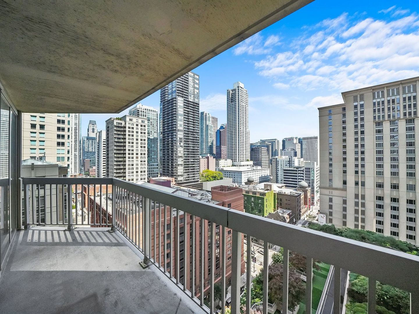 545 N Dearborn Street Unit: 1705
