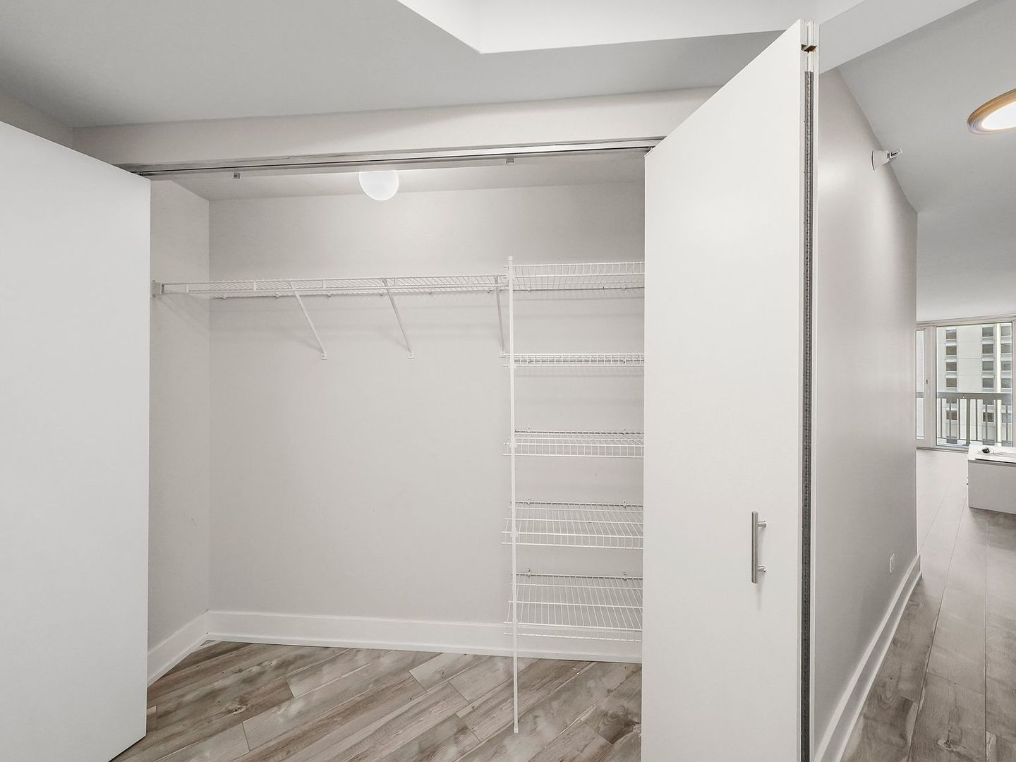 545 N Dearborn Street Unit: 1705