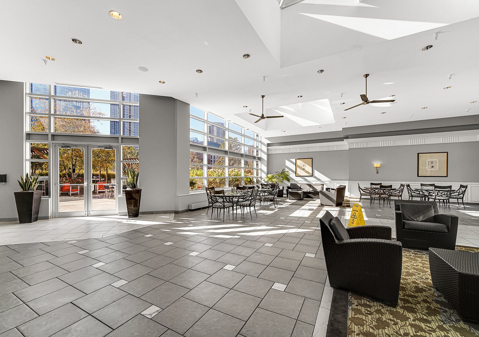 545 N Dearborn Street Unit: 1705