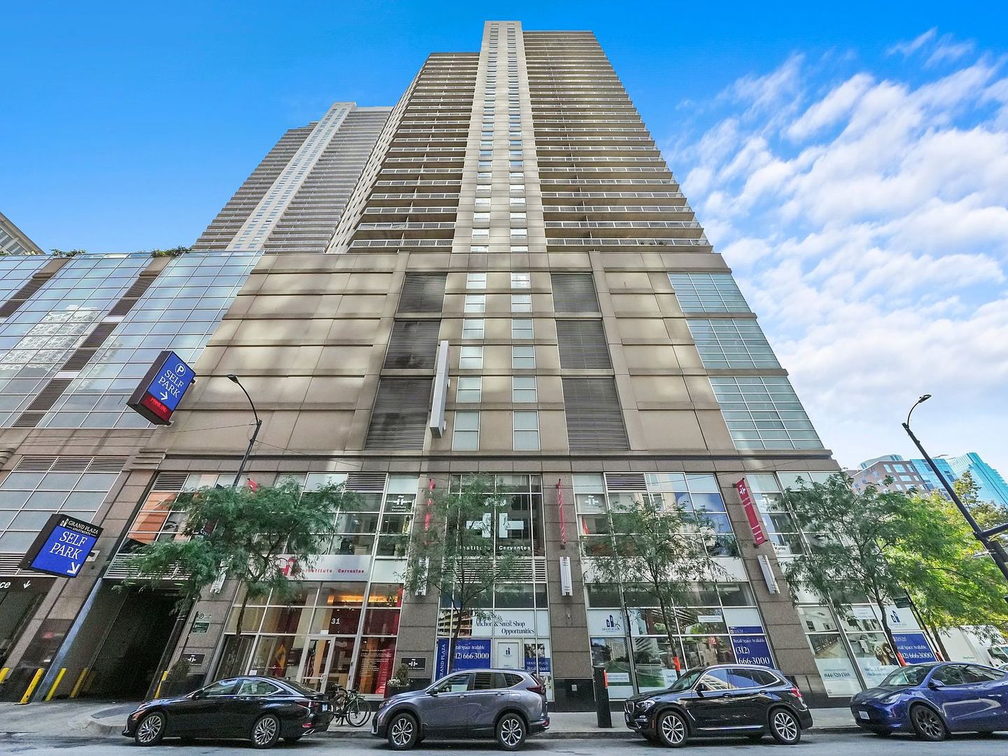 545 N Dearborn Street Unit: 1705