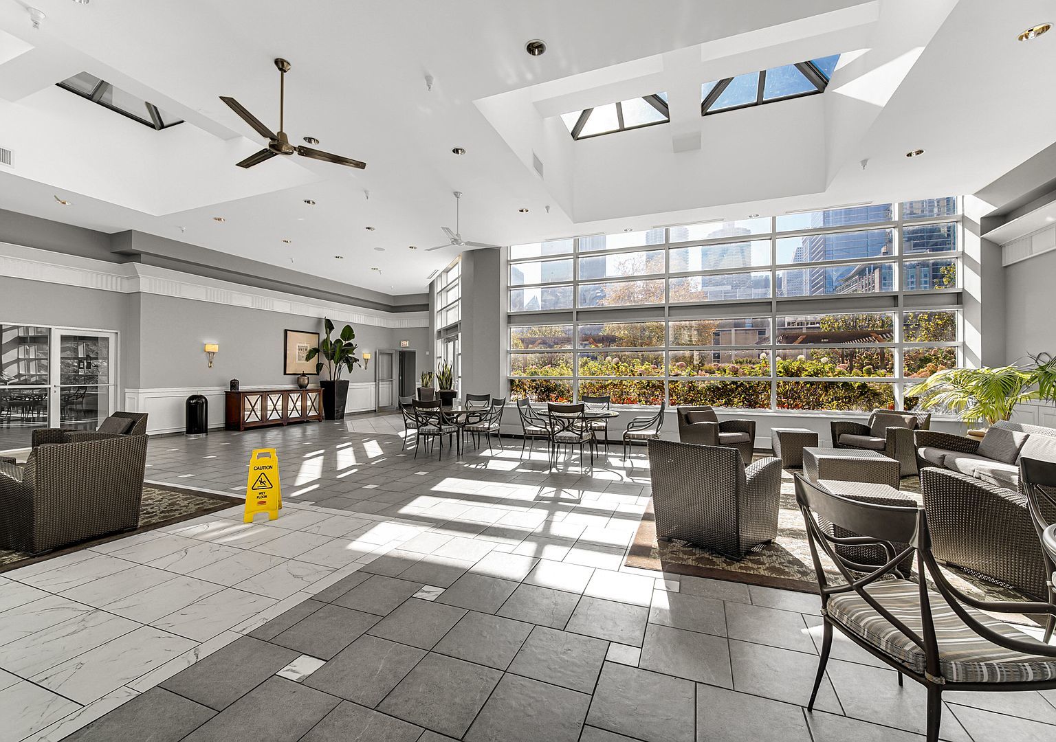 545 N Dearborn Street Unit: 1705