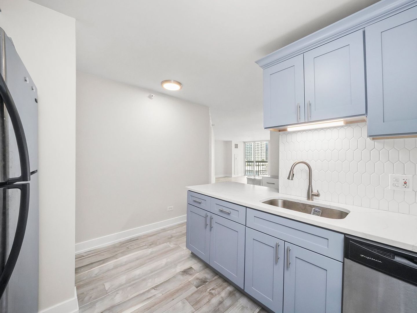 545 N Dearborn Street Unit: 1705