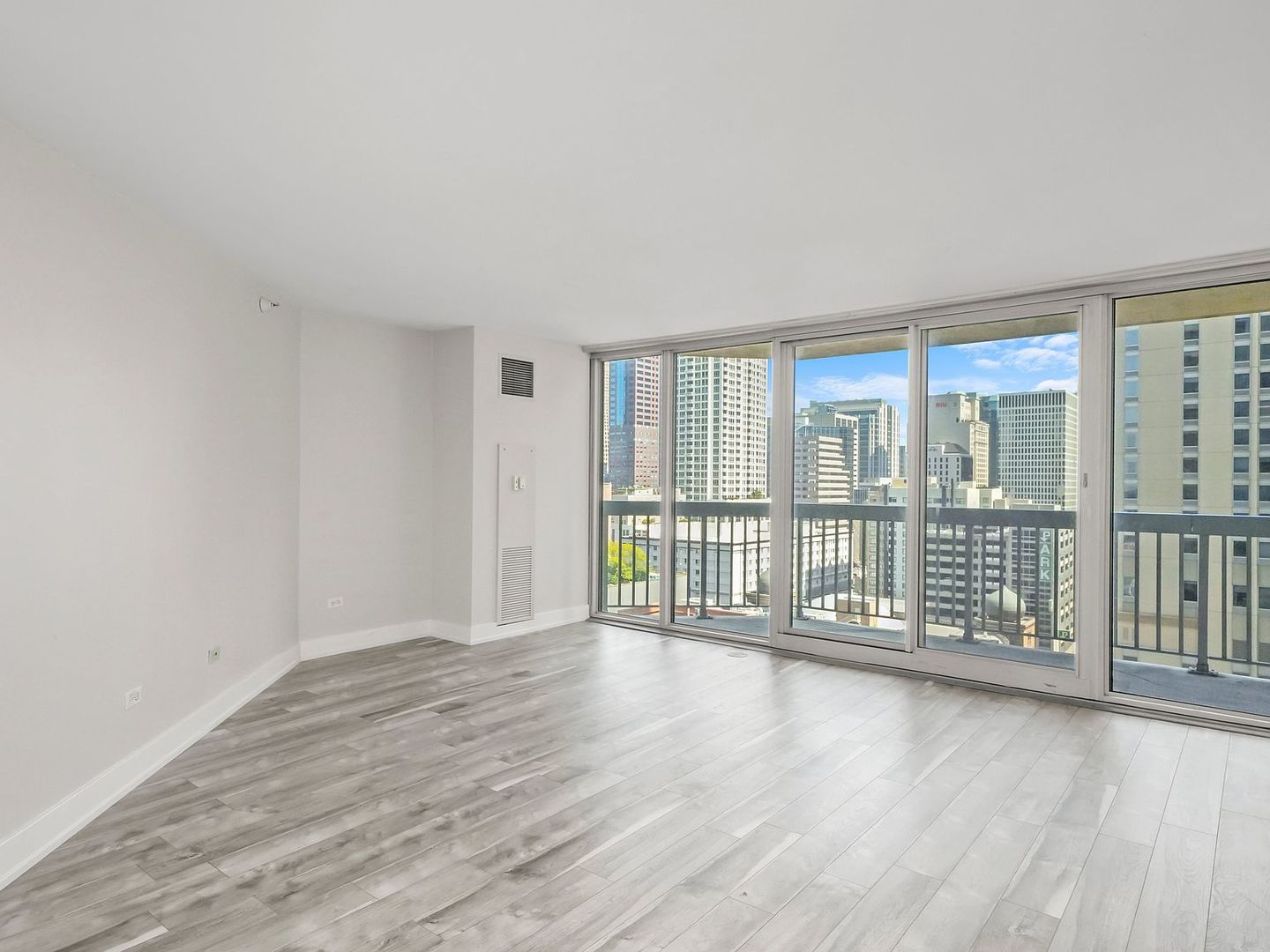 545 N Dearborn Street Unit: 1705