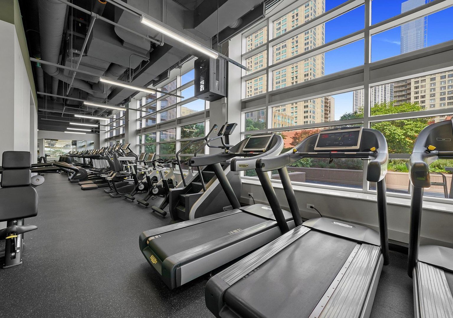 545 N Dearborn Street Unit: 1705