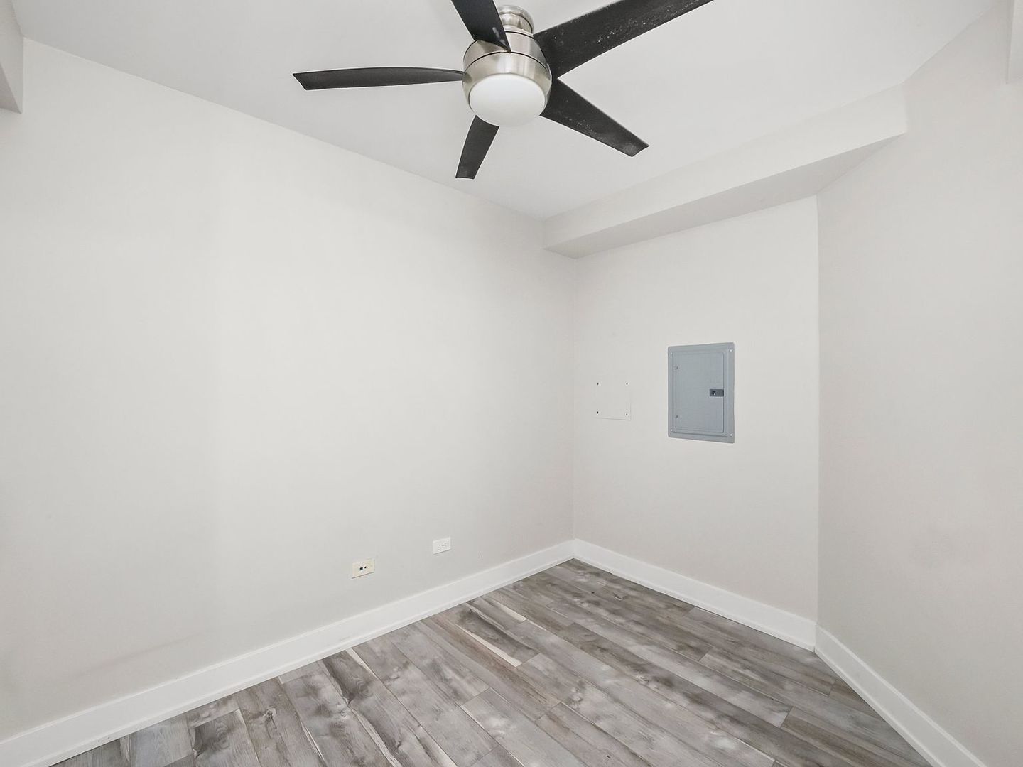 545 N Dearborn Street Unit: 1705