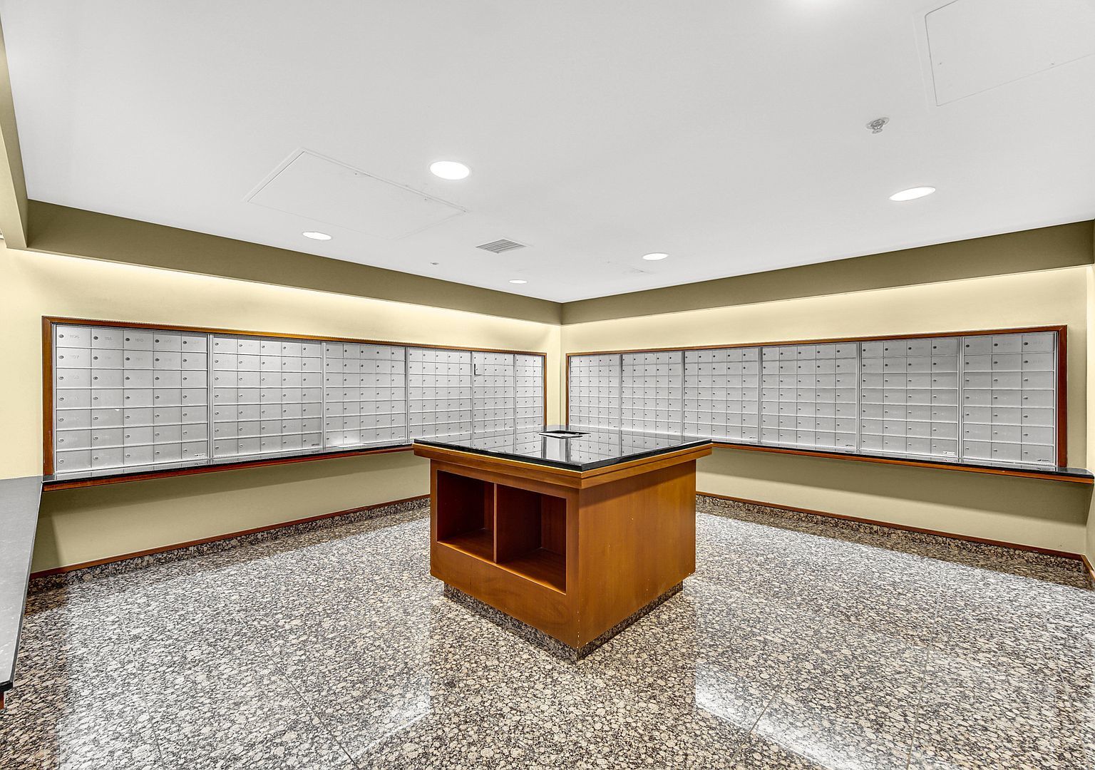 545 N Dearborn Street Unit: 1705