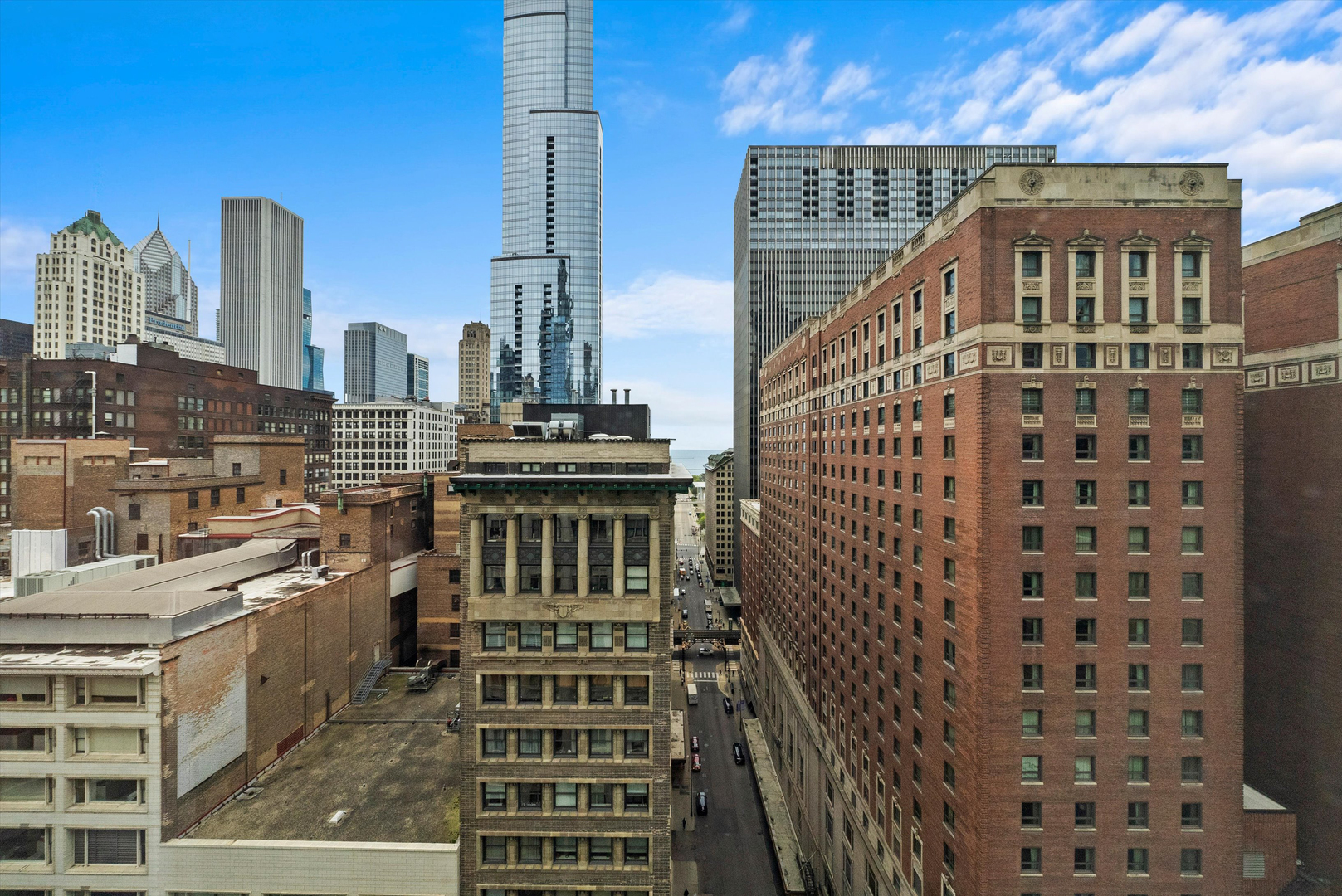 8 W MONROE Street Unit: 1704