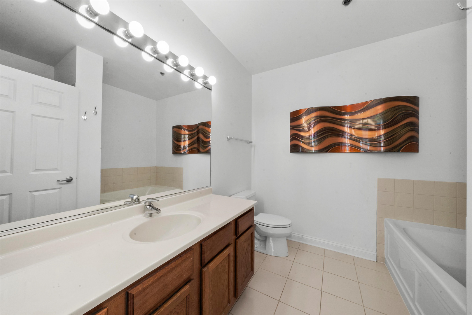 8 W MONROE Street Unit: 1704