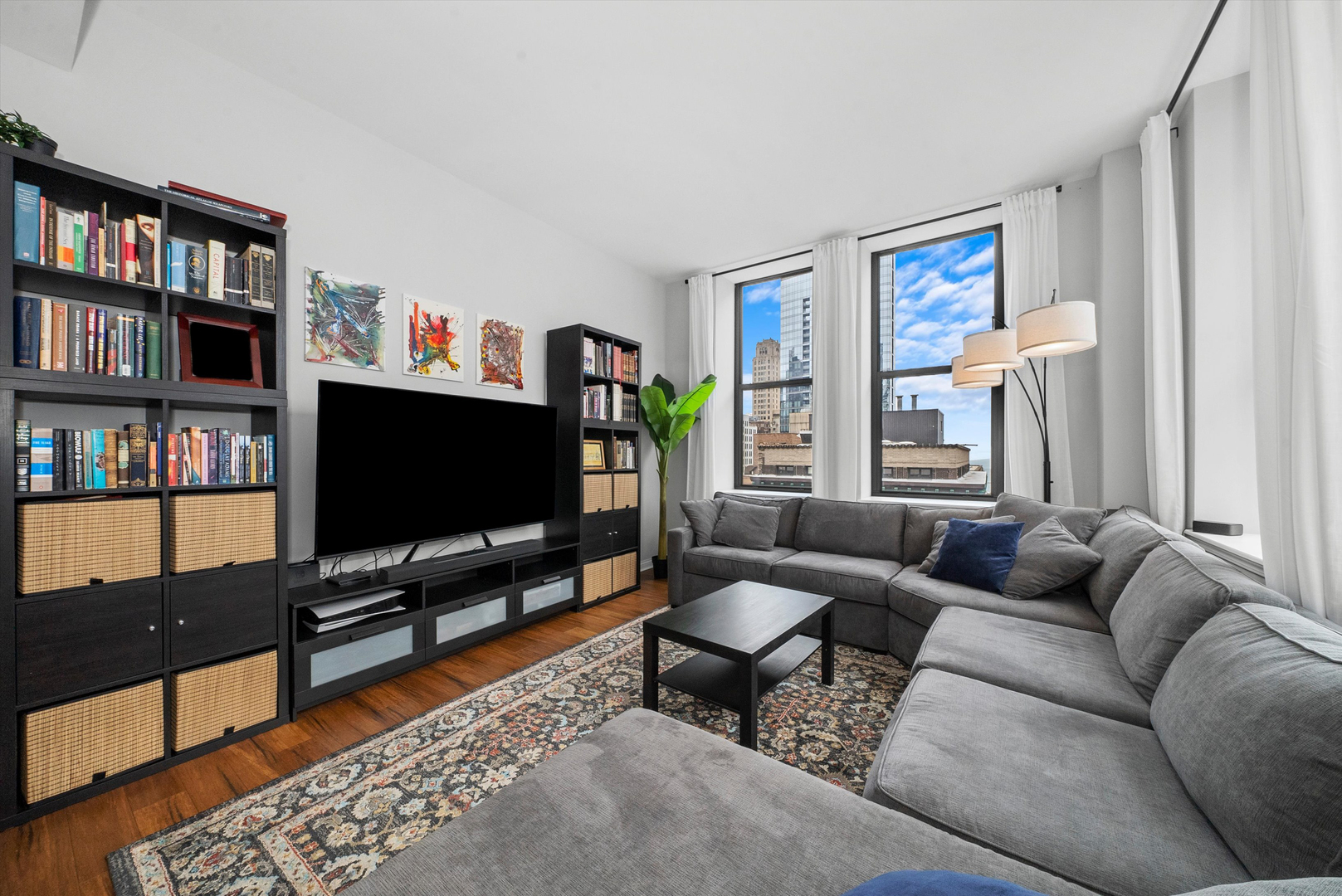8 W MONROE Street Unit: 1704