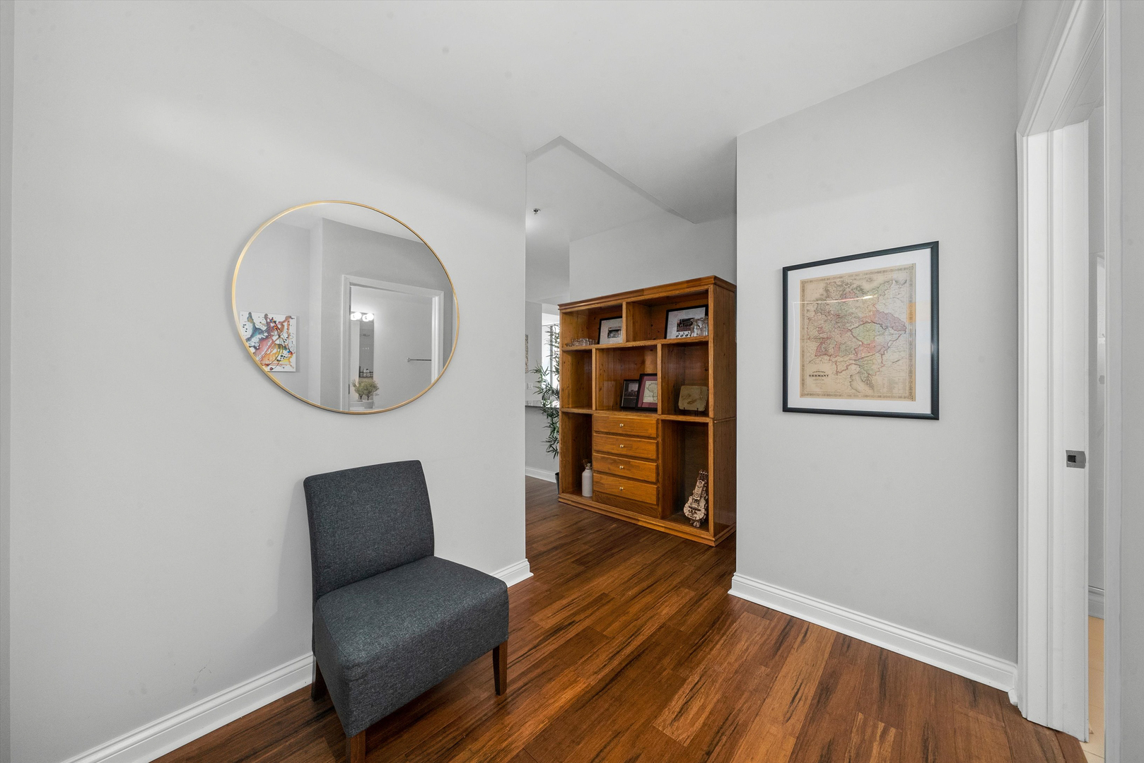 8 W MONROE Street Unit: 1704