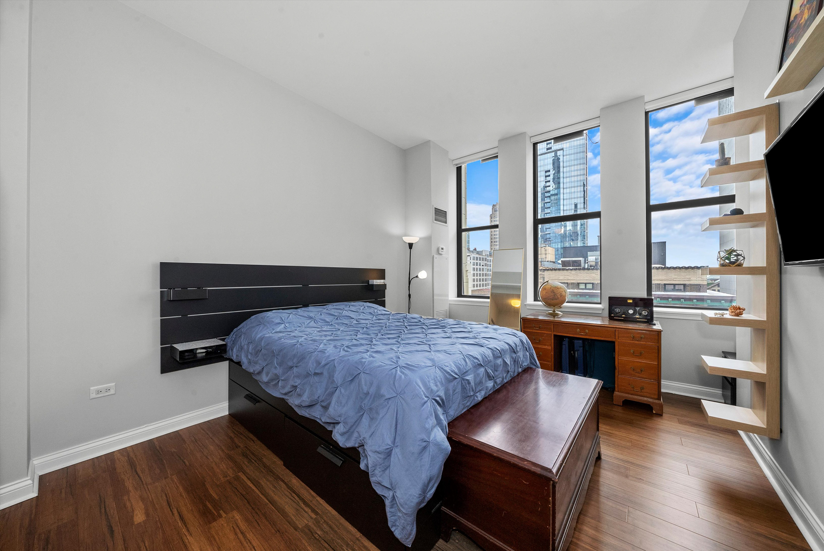 8 W MONROE Street Unit: 1704