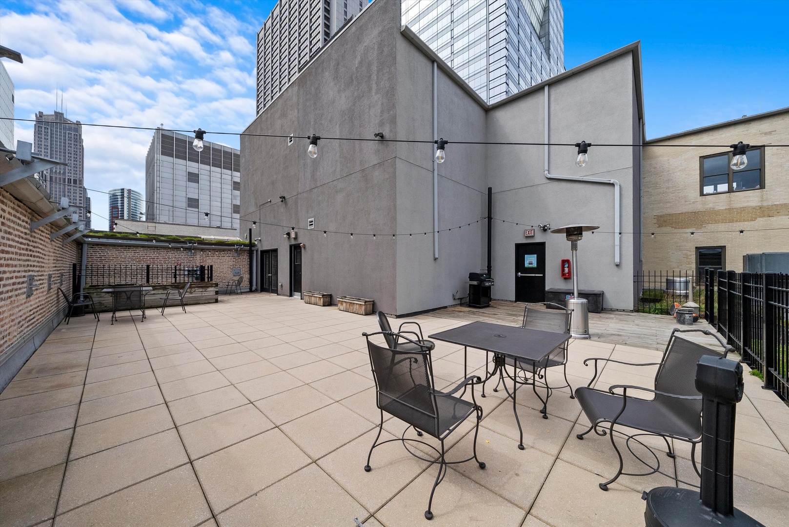 8 W MONROE Street Unit: 1704