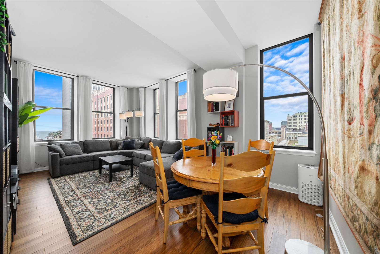 8 W MONROE Street Unit: 1704