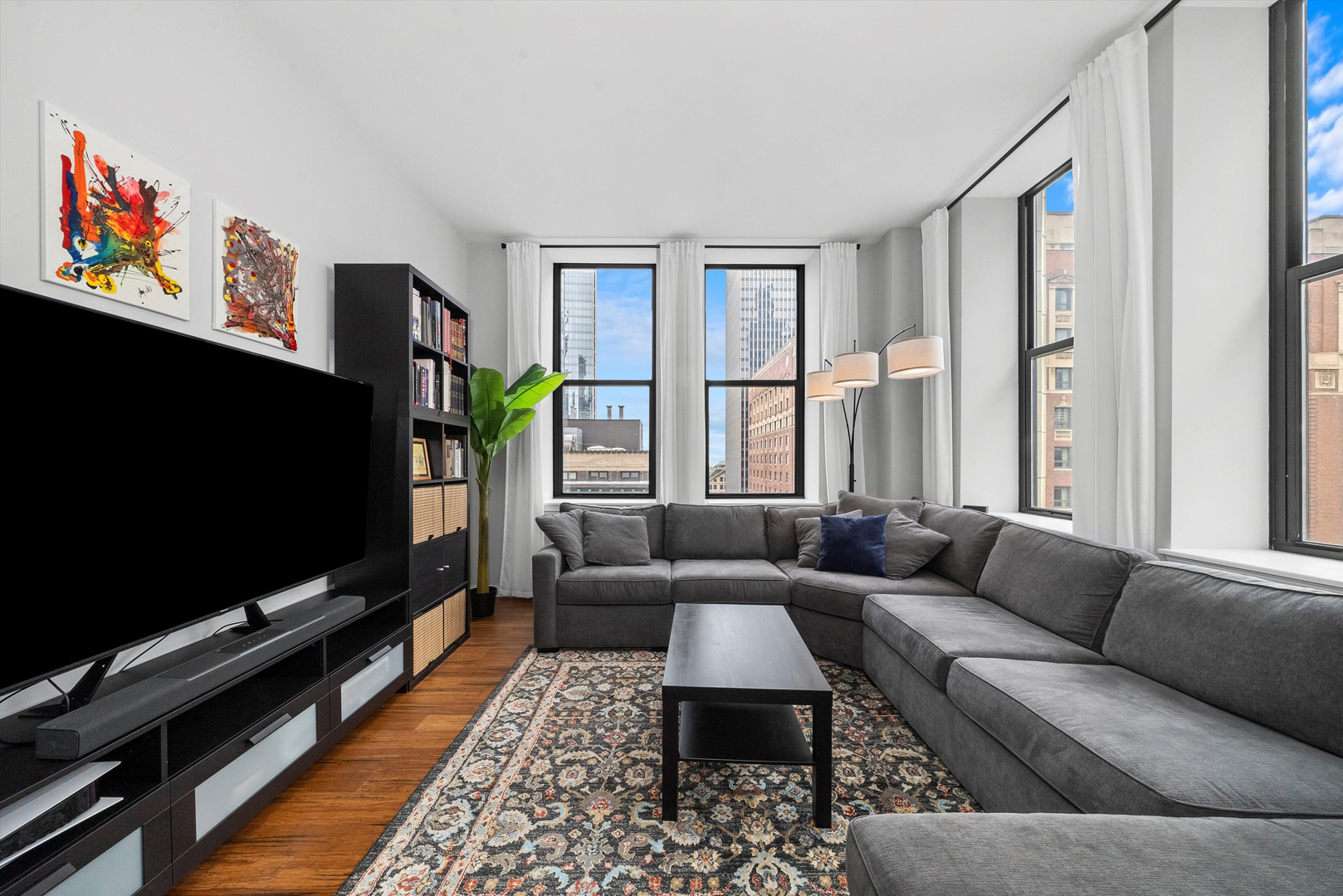 8 W MONROE Street Unit: 1704
