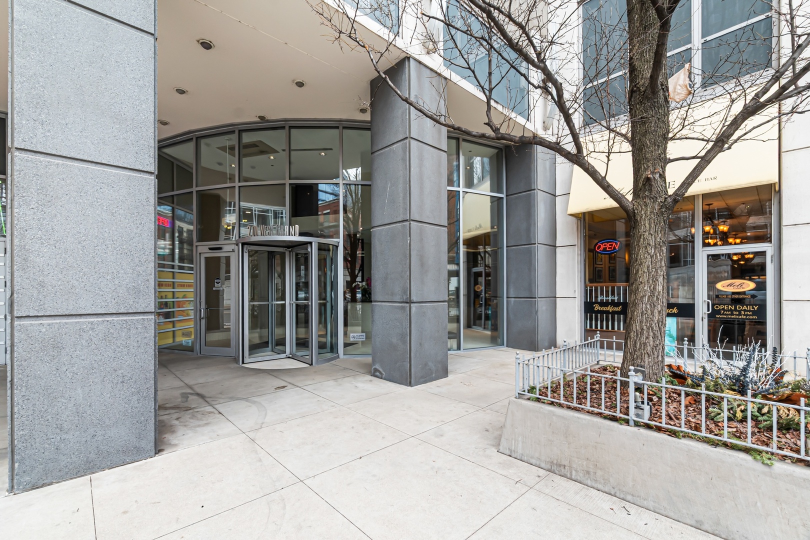 200 W GRAND Avenue Unit: 2103