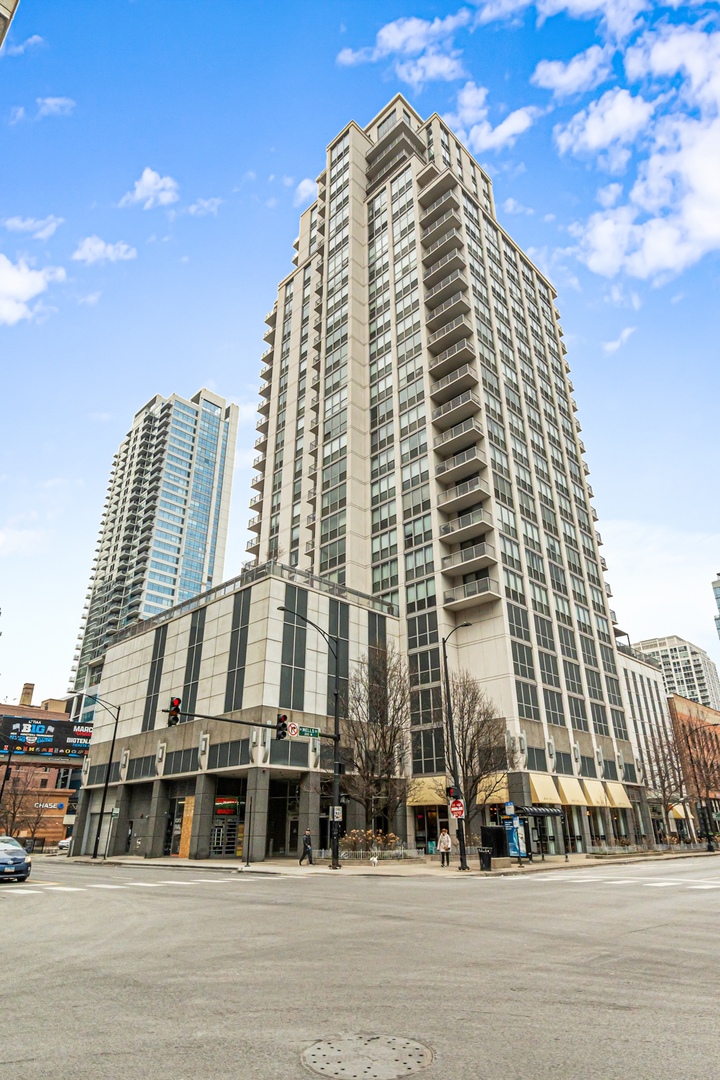 200 W GRAND Avenue Unit: 2103