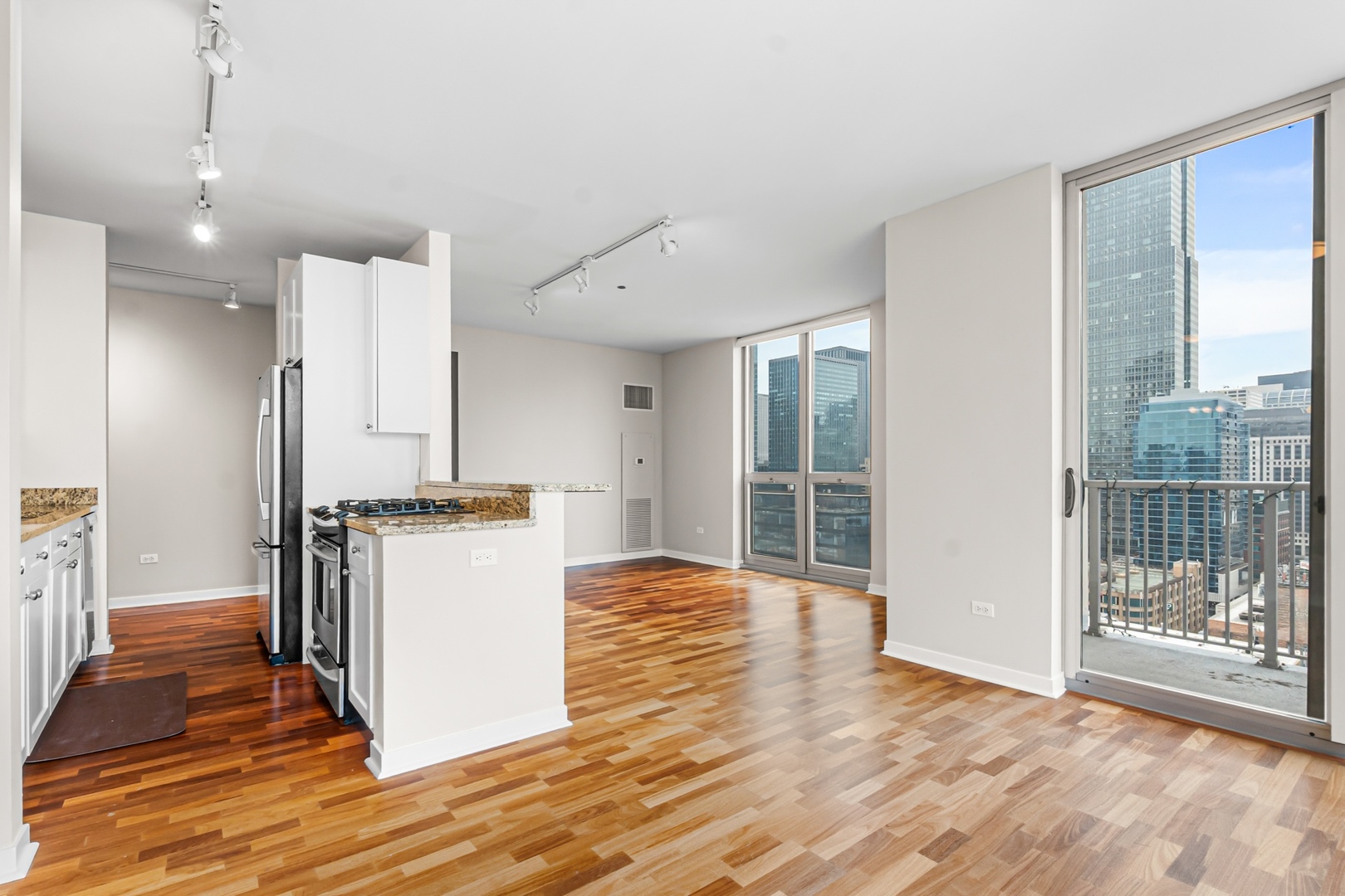 200 W GRAND Avenue Unit: 2103