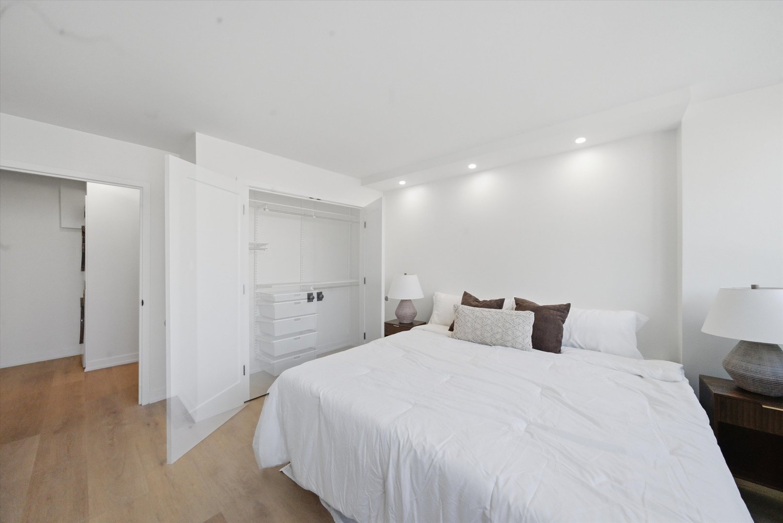 1560 N Sandburg Terrace Unit: 1210J