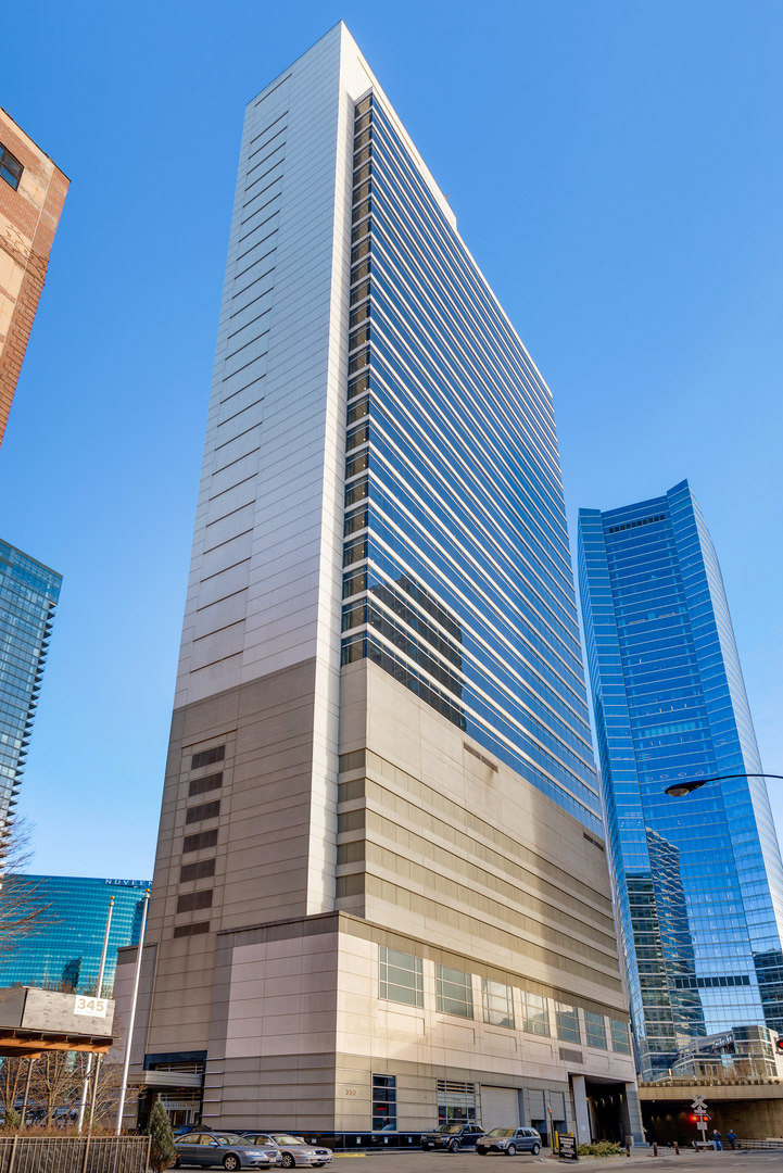 333 N CANAL Street Unit: 1306