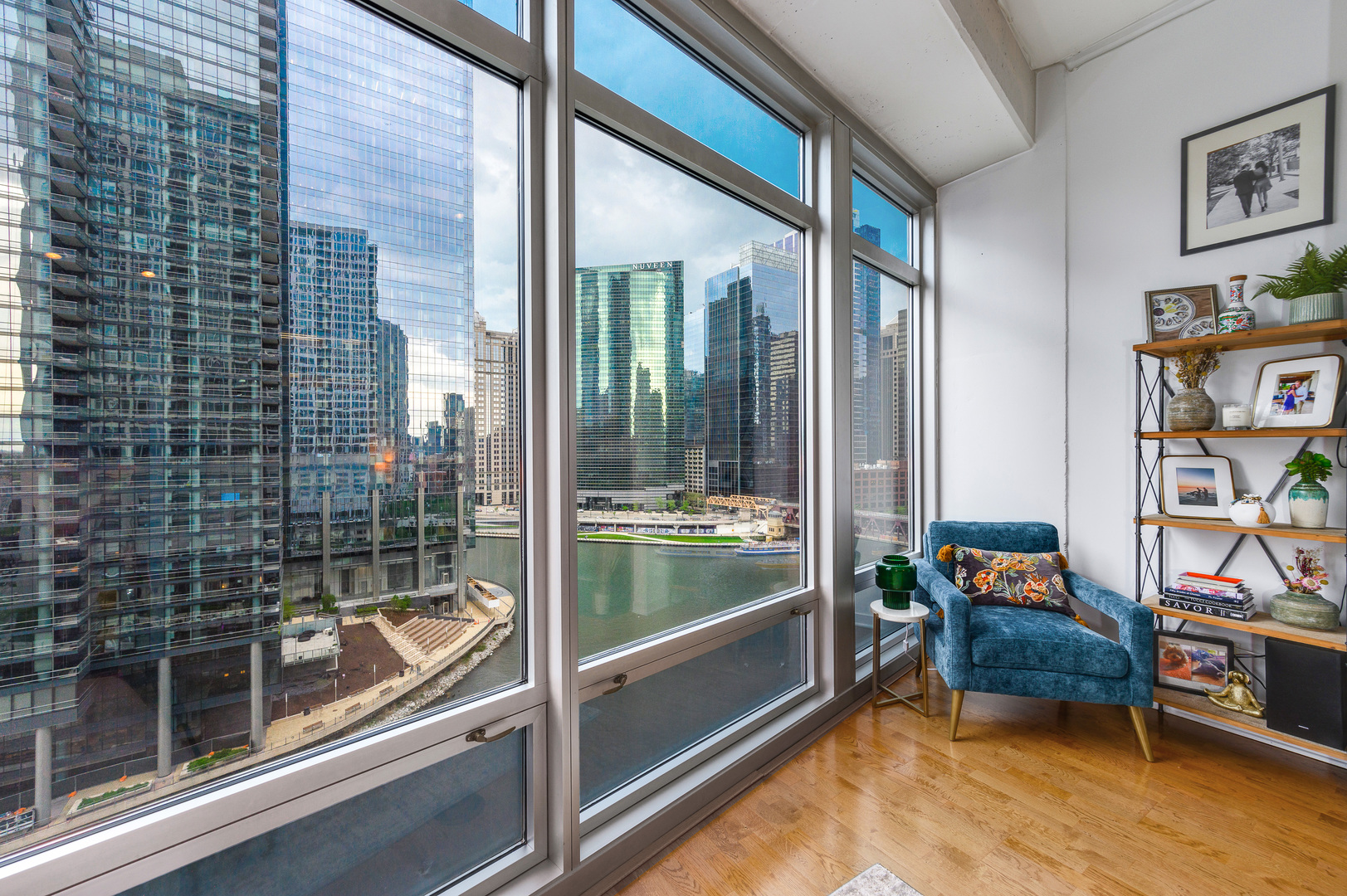 333 N CANAL Street Unit: 1306