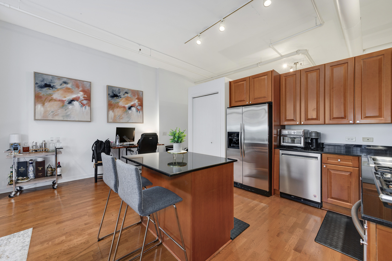 333 N CANAL Street Unit: 1306