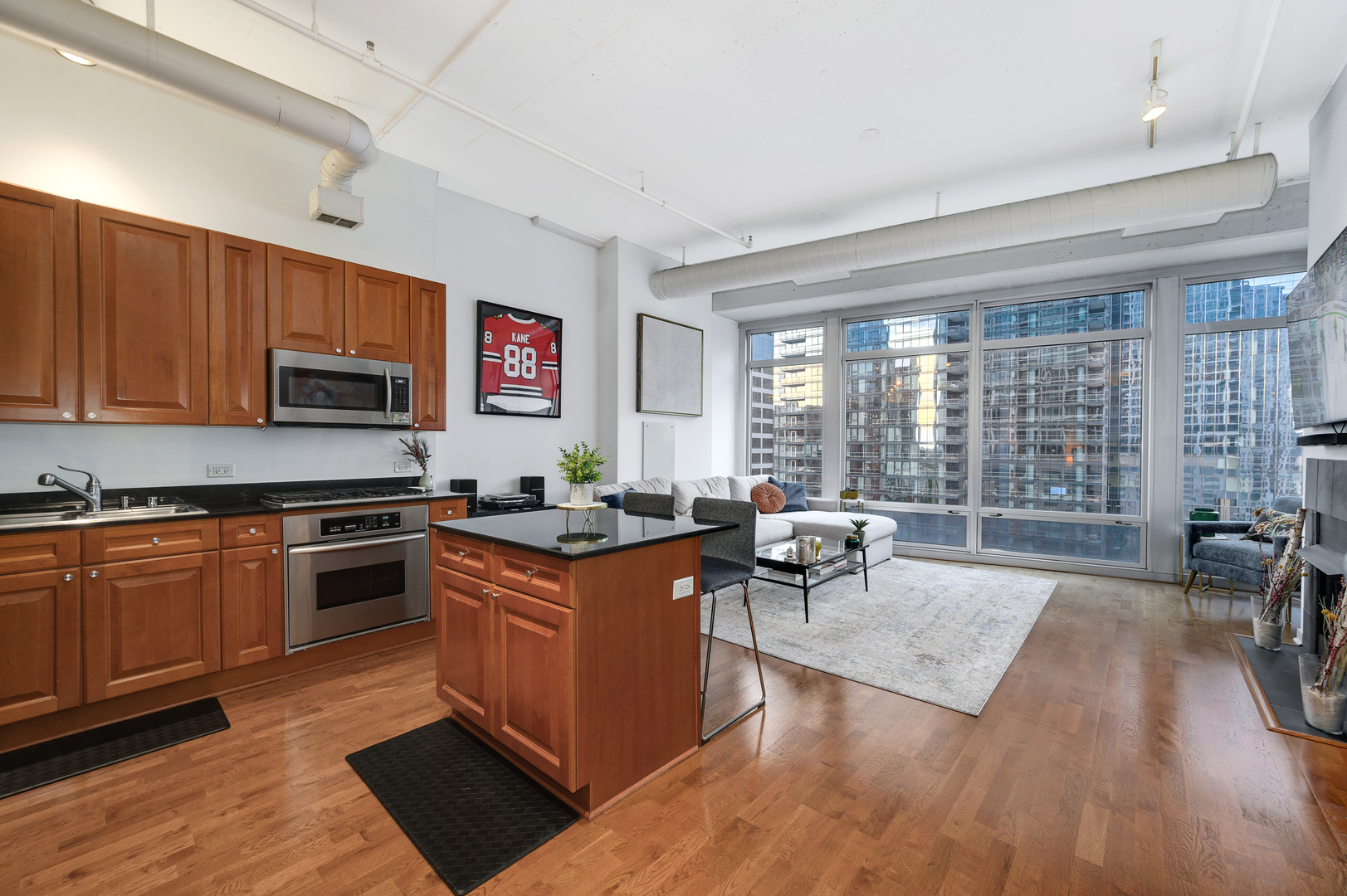 333 N CANAL Street Unit: 1306