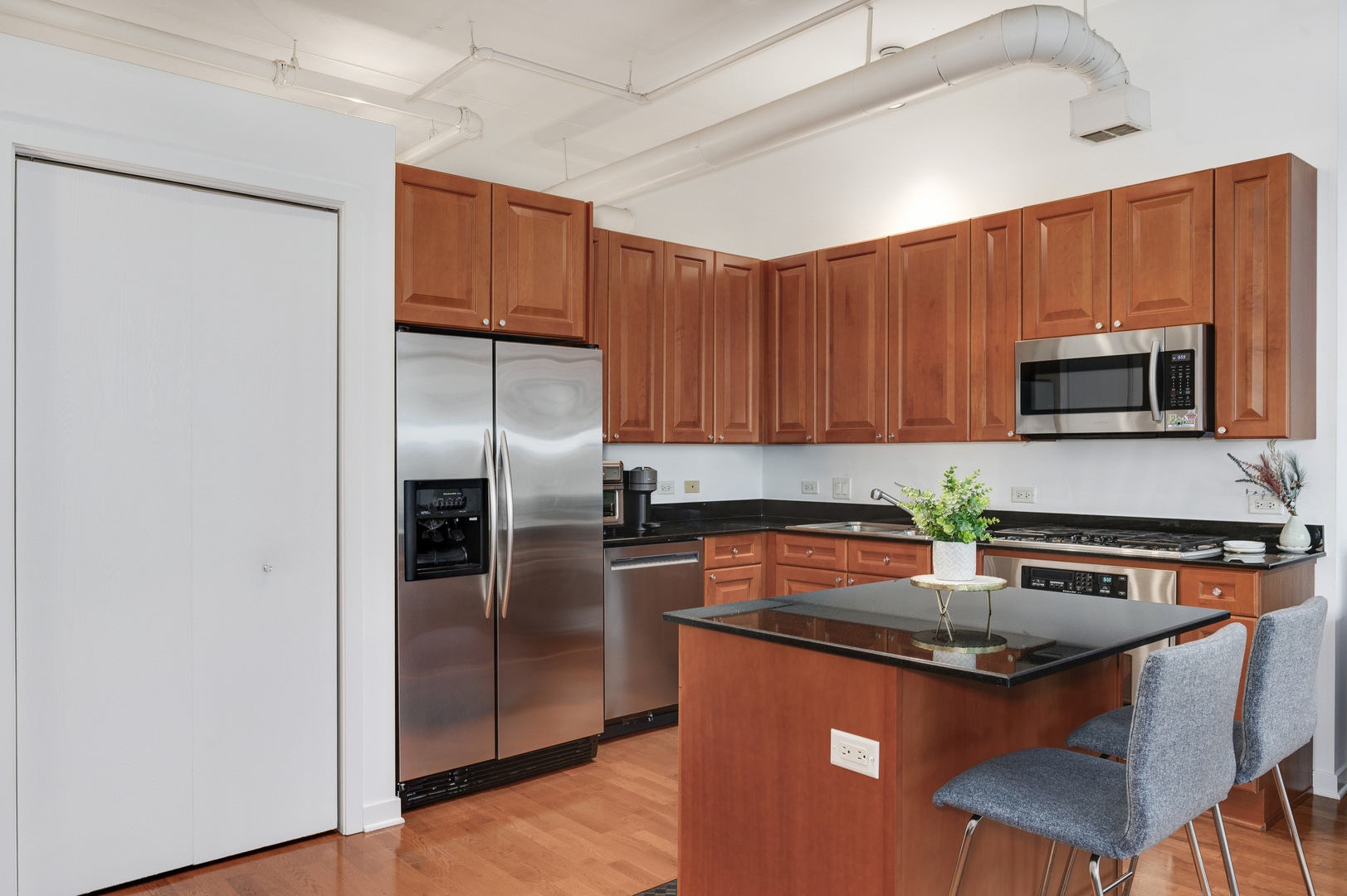 333 N CANAL Street Unit: 1306