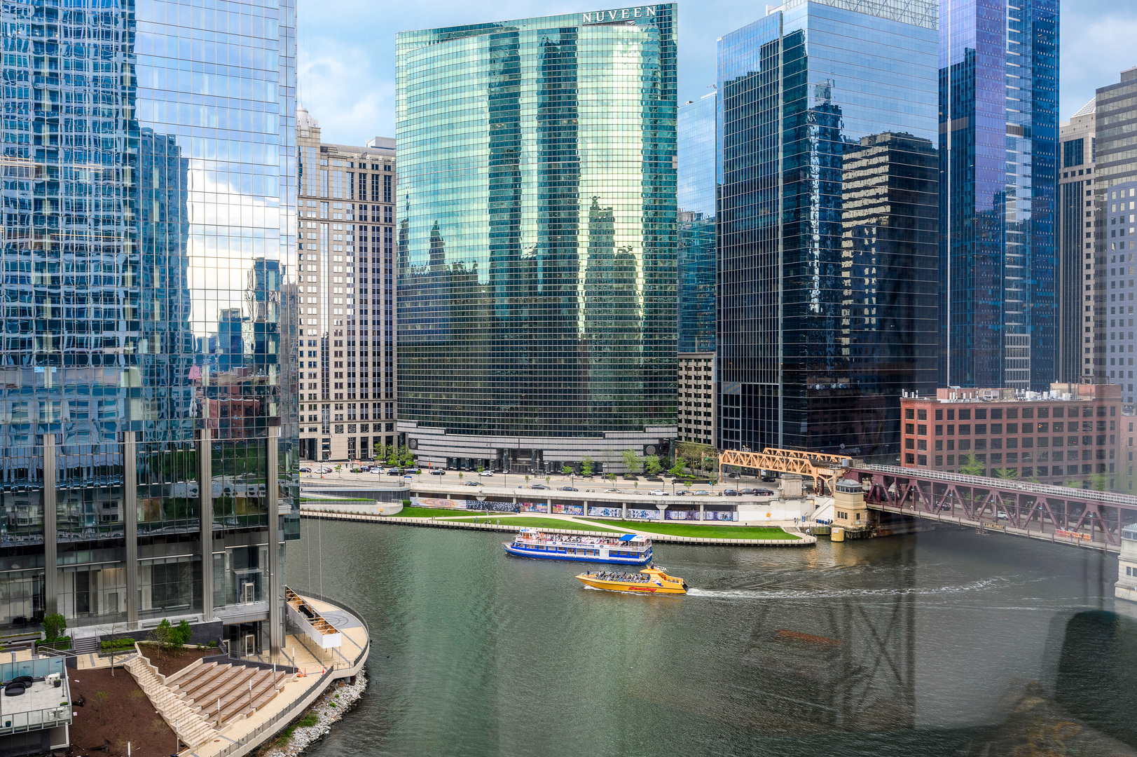 333 N CANAL Street Unit: 1306